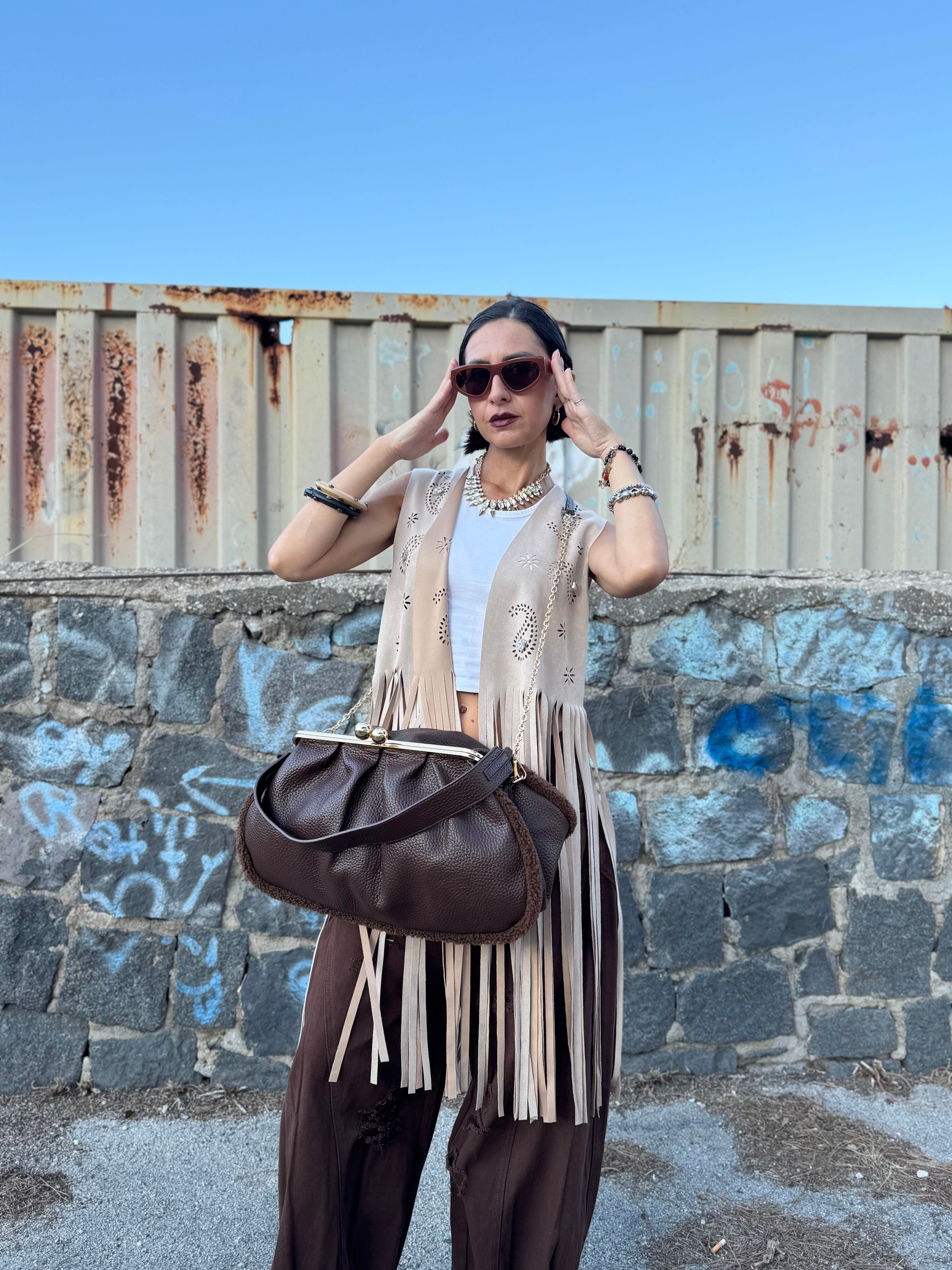 Maxi Clutch Cioccolato – Calda e raffinata