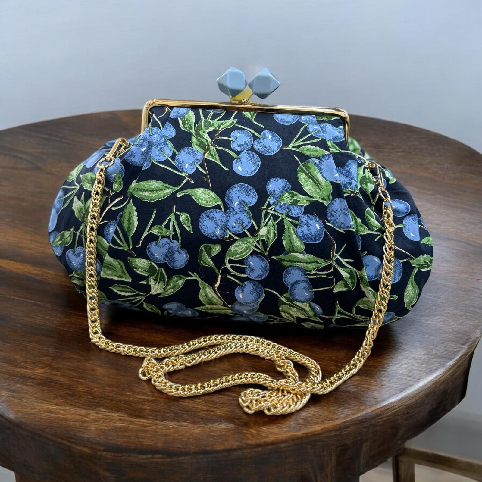 Borsa clutch in cotone con frutta