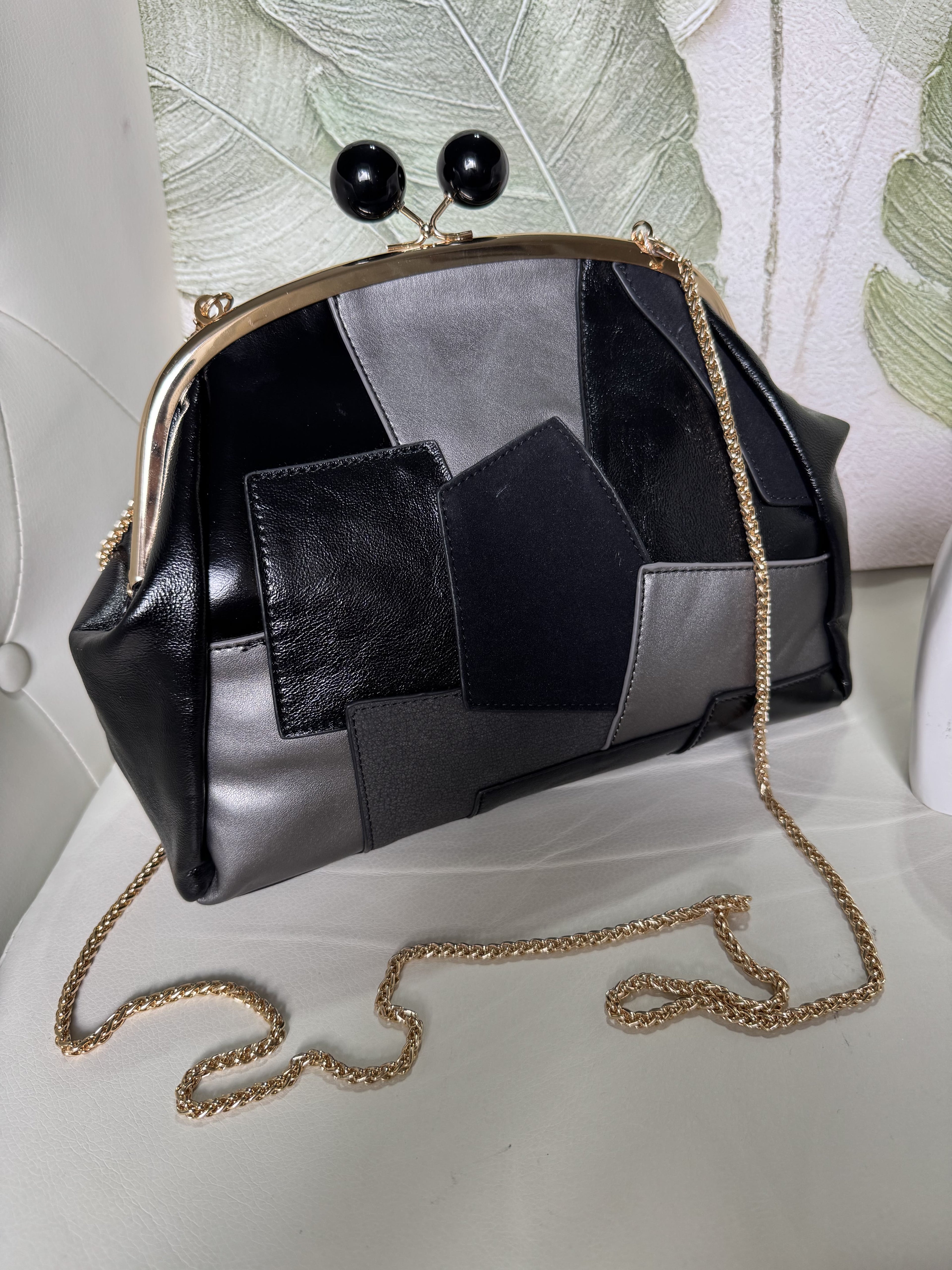 Borsa Clutch Donna Patchwork Nera con Tracolla a Catena e Rifiniture Dorate – Eleganza in Similpelle