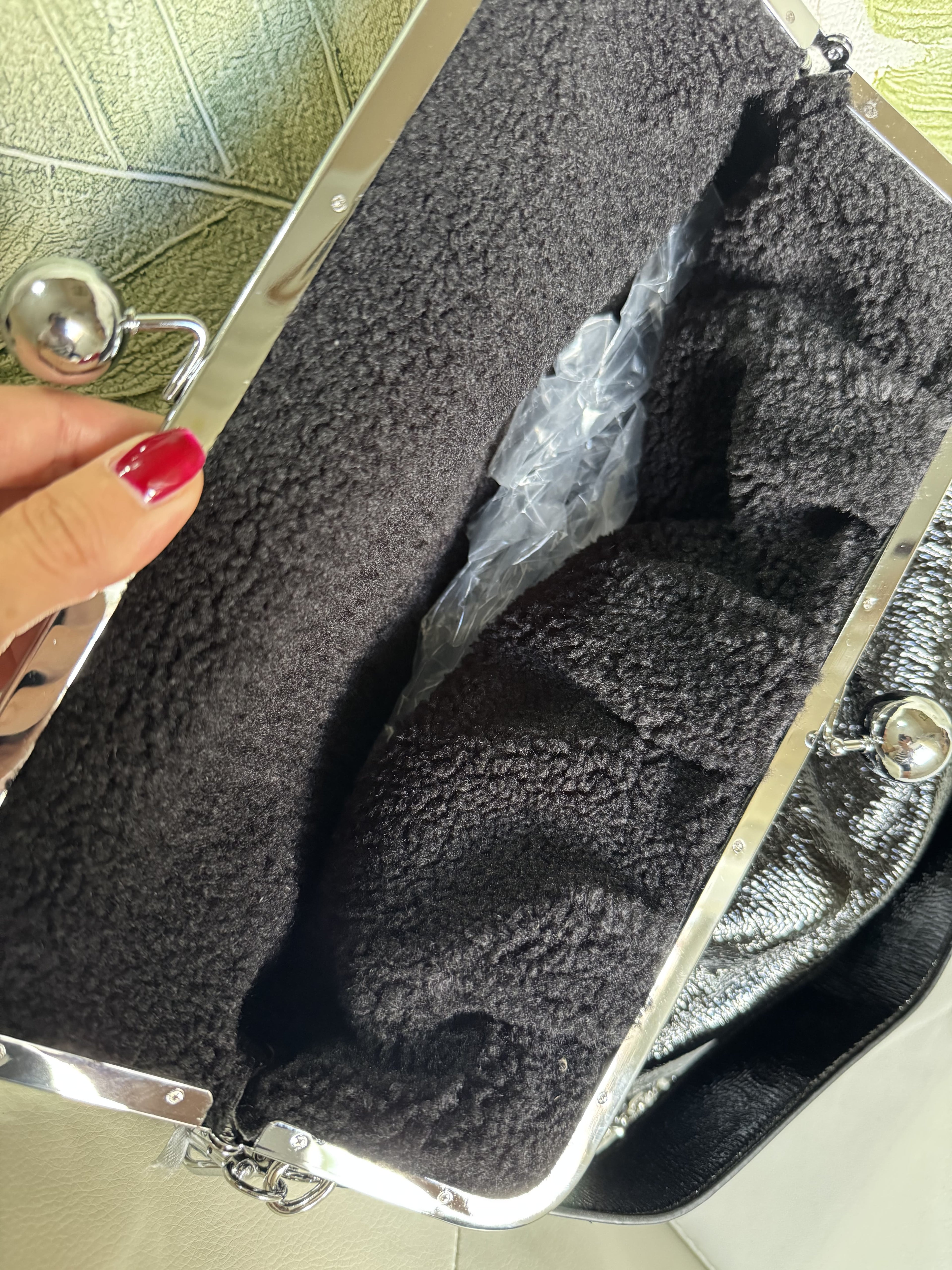 Clutch Vernice Nera con Rifiniture Argento