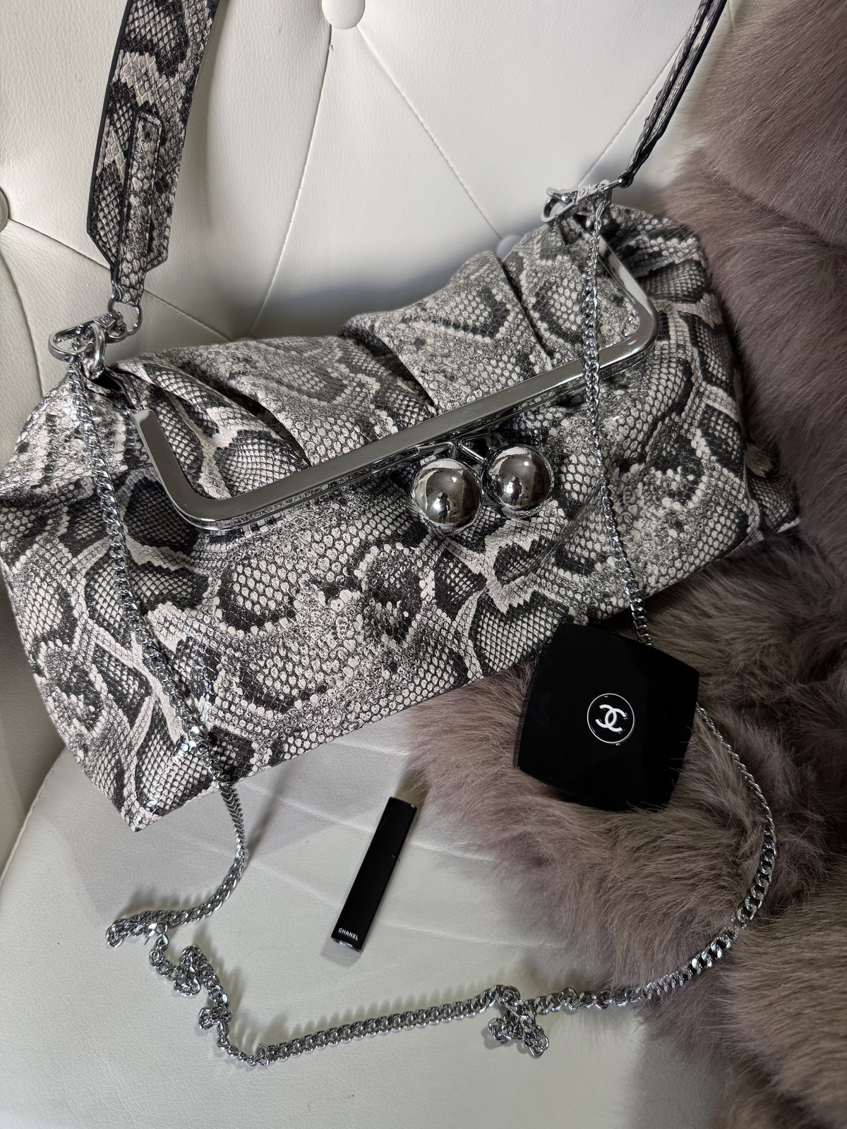 Borsa clutch Pitonata – Variante Bianca e nera