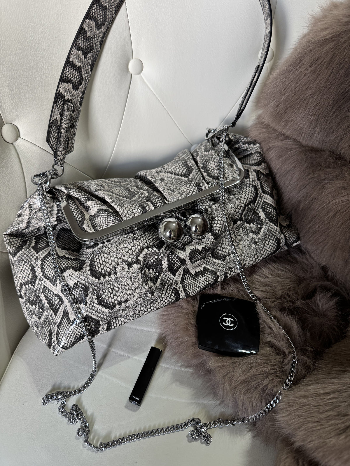 Borsa clutch Pitonata – Variante Bianca e nera