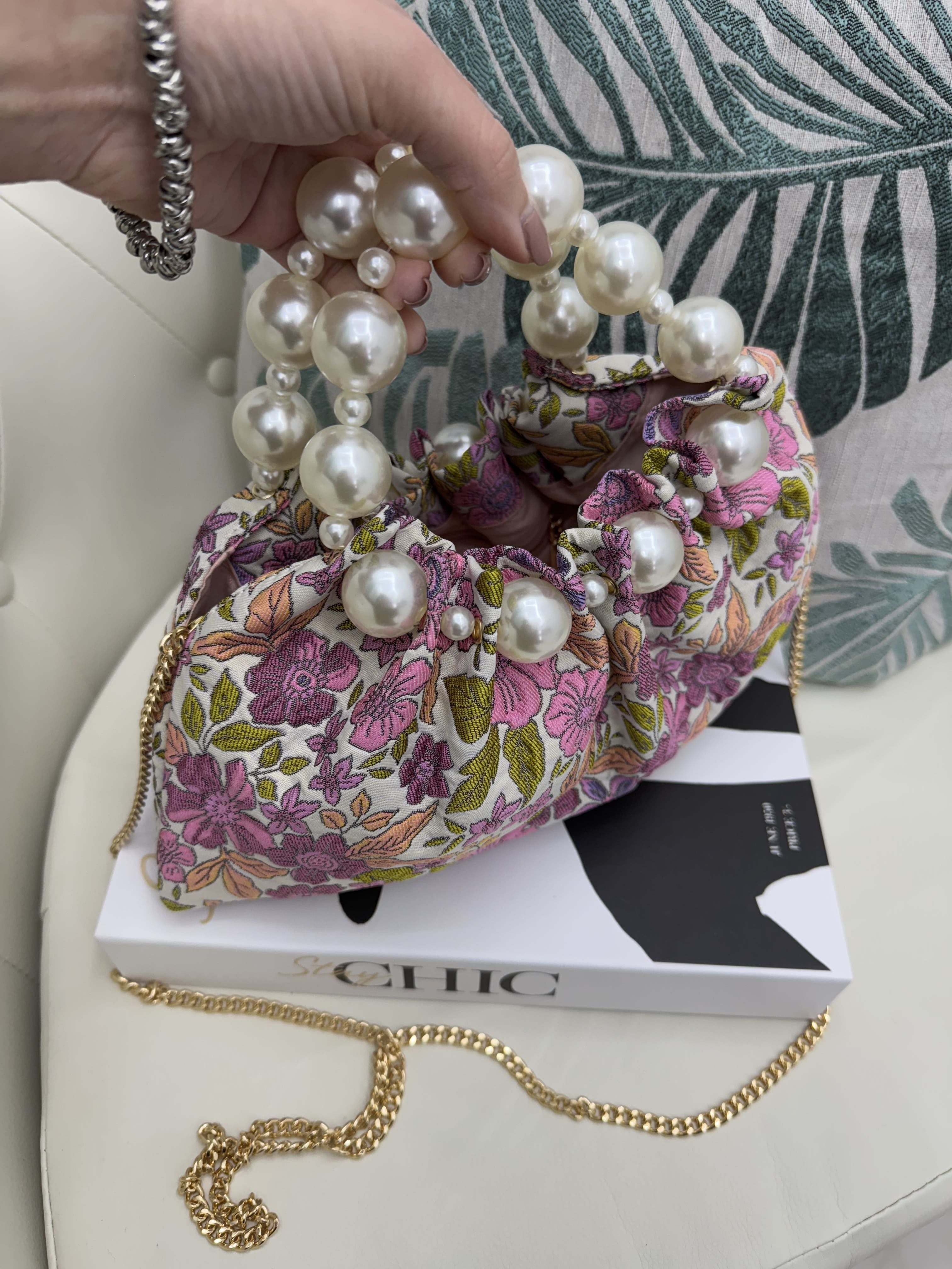 Borsa con manici in perle motivo floreale