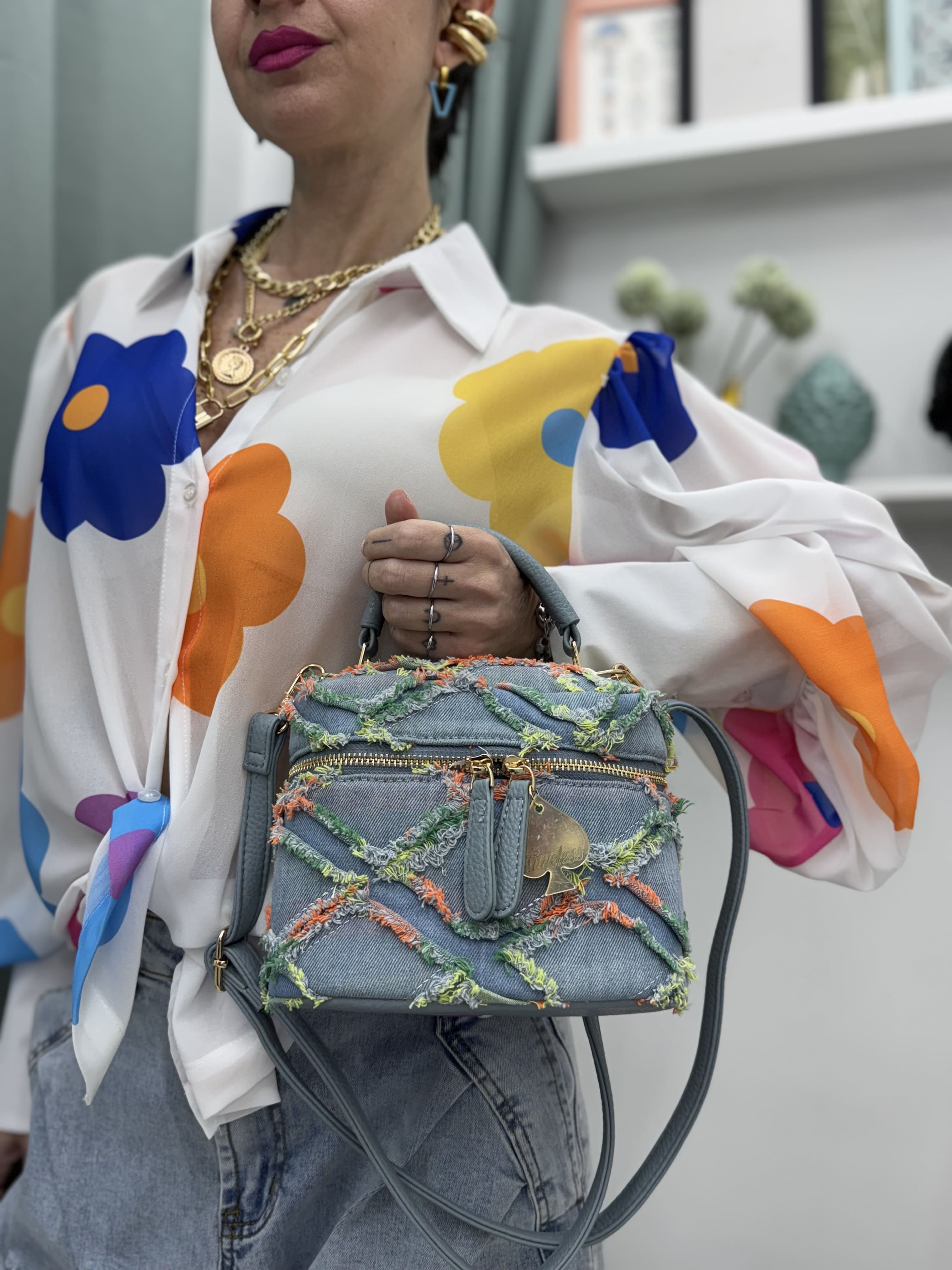 Borsa tracolla in denim con dettaglio frangiato multicolore