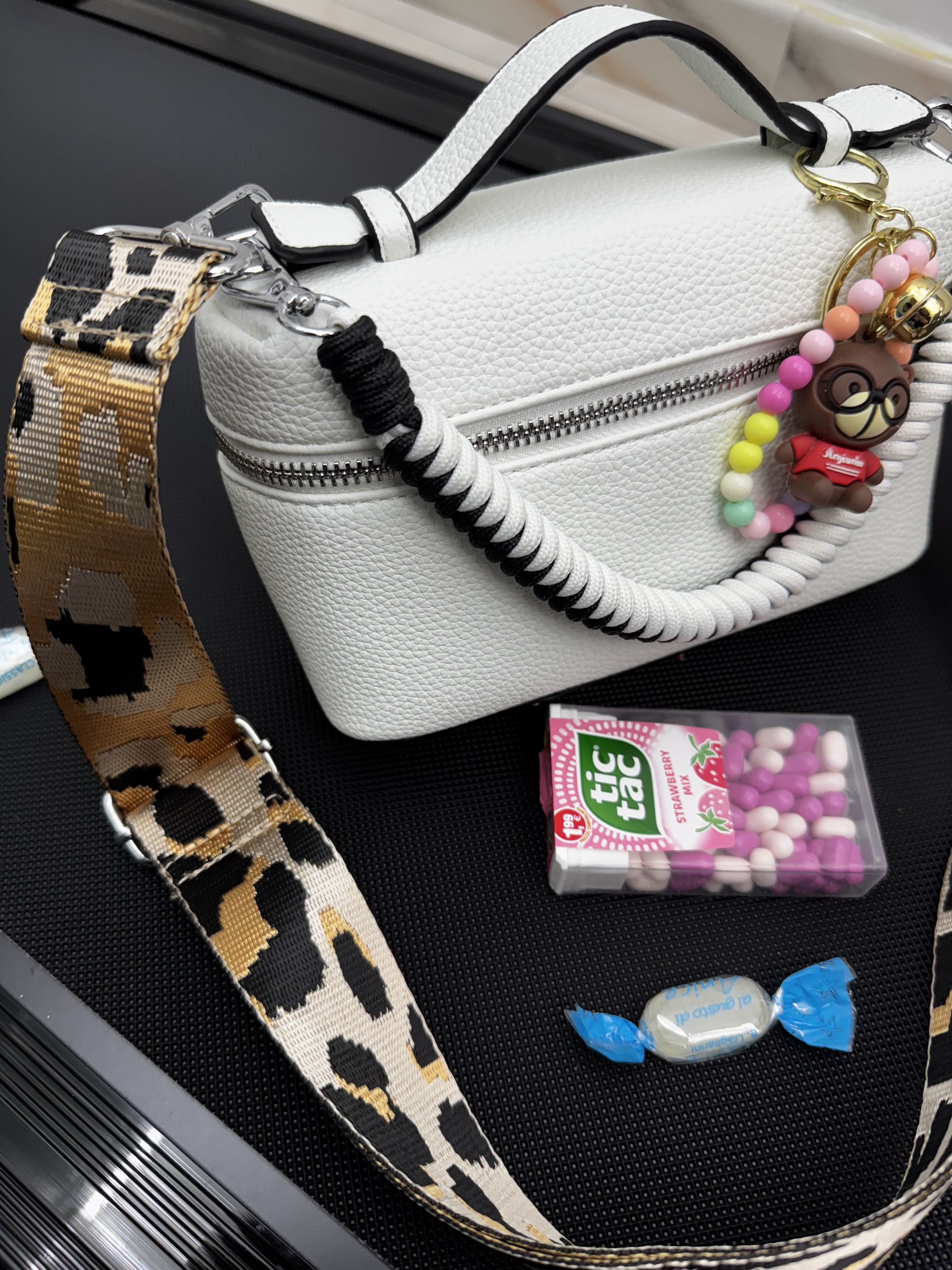 Borsa con tracolla maculata in stoffa e charme
