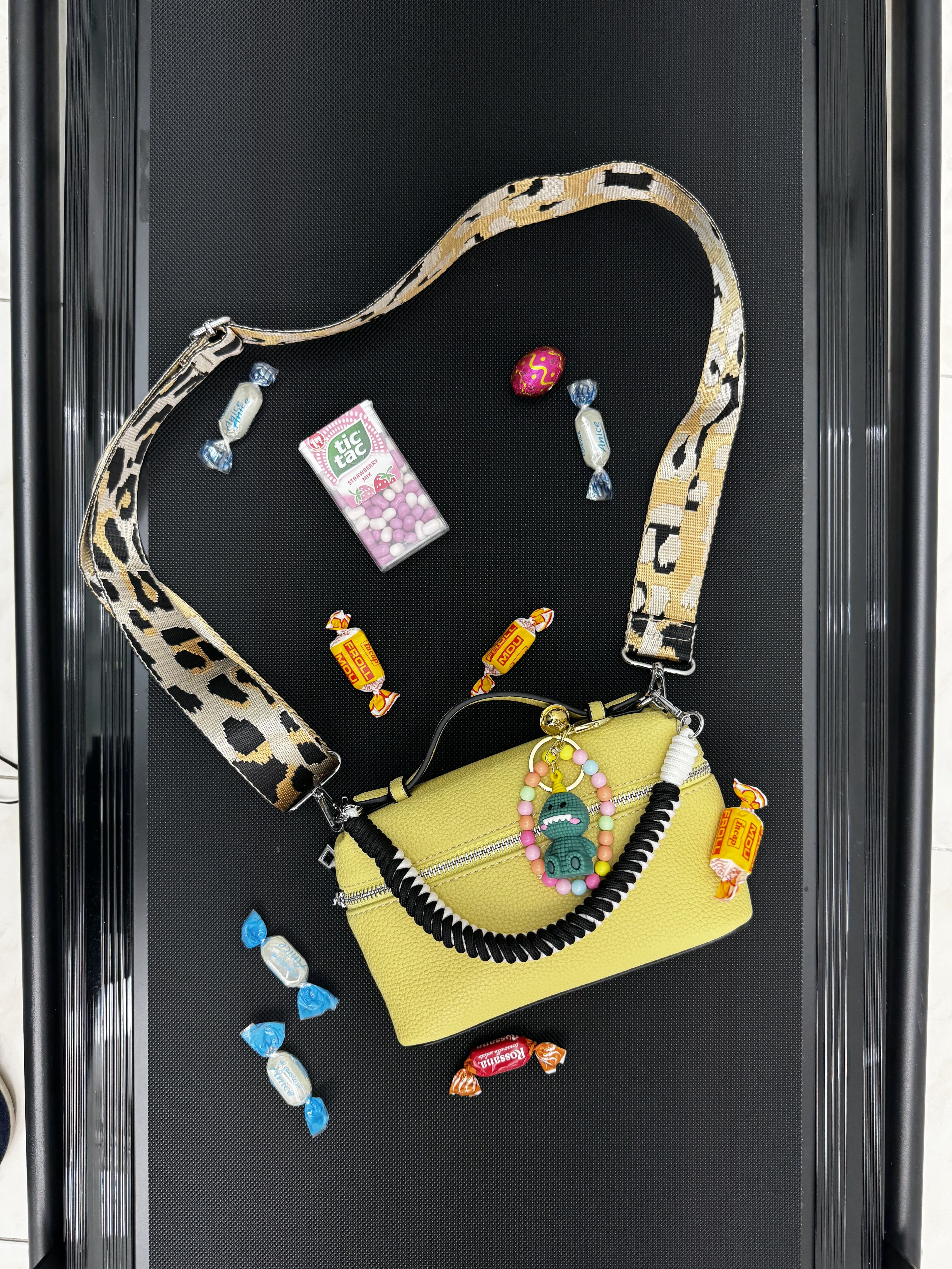Borsa con tracolla maculata in stoffa e charme