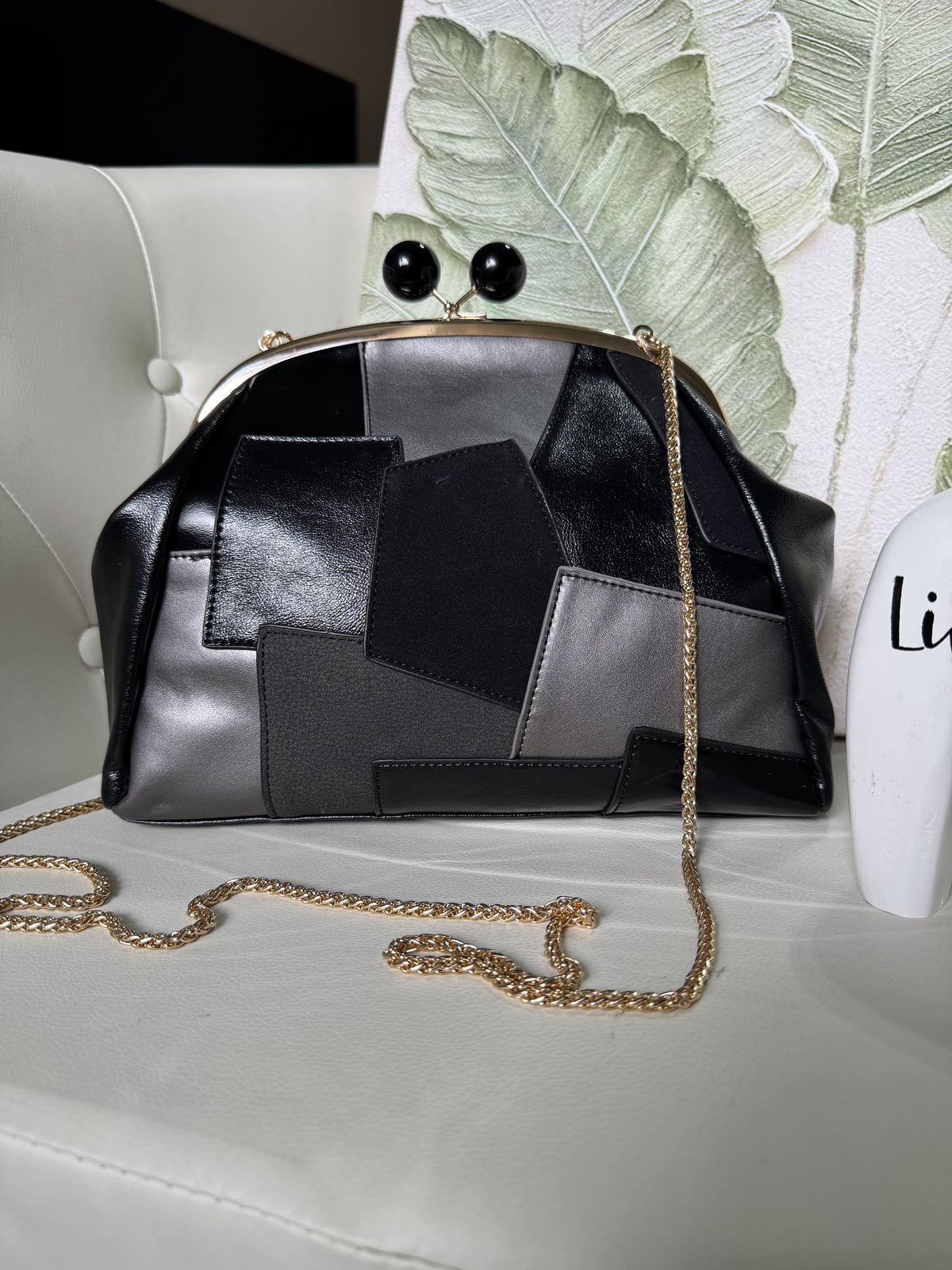 Borsa Clutch Donna Patchwork Nera con Tracolla a Catena e Rifiniture Dorate – Eleganza in Similpelle
