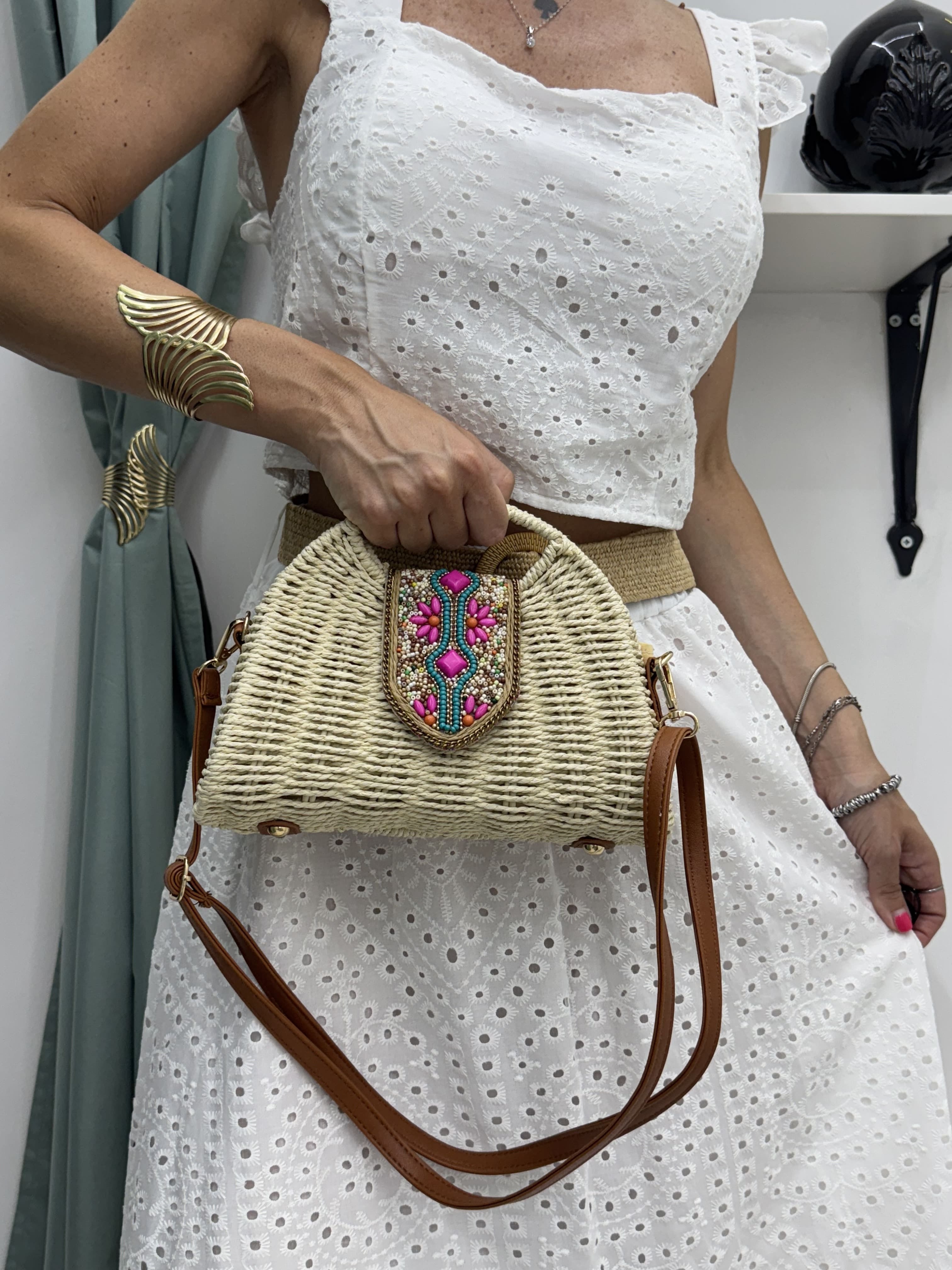 Borsa con manico integrato, tracolla regolabile e patta decorata con perline e conchiglie – Stile boho raffinato