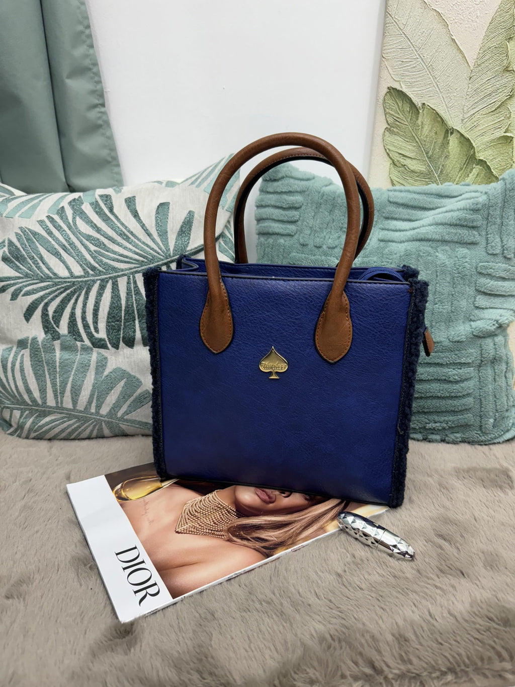 Borsa a mano con bordi in lana teddy