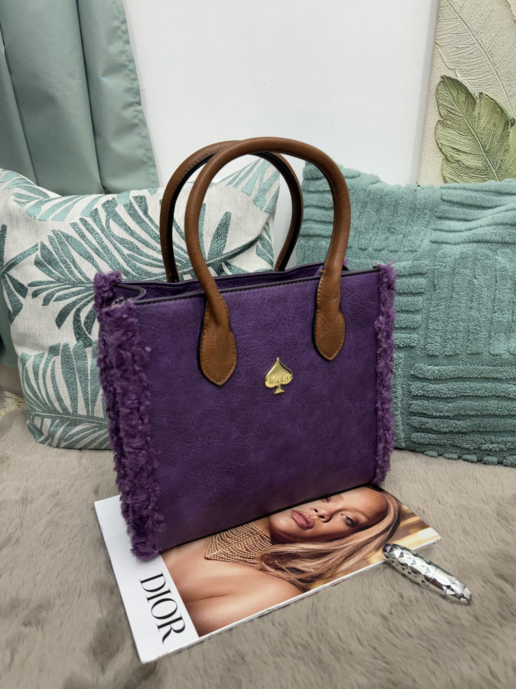 Borsa a mano con bordi in lana teddy