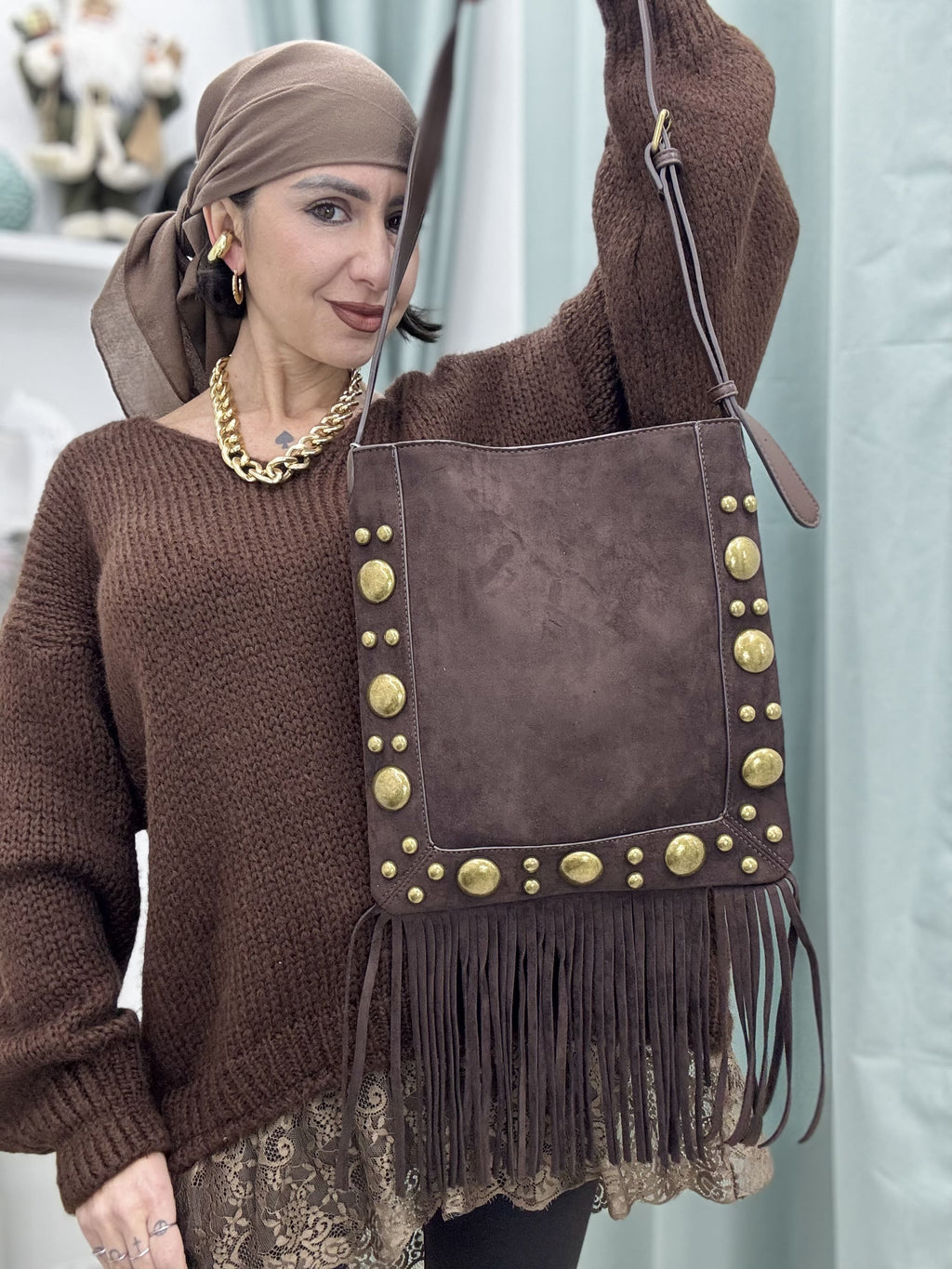 Borsa a spalla con frange e  tracolla regolabile in similpelle e Alcantara