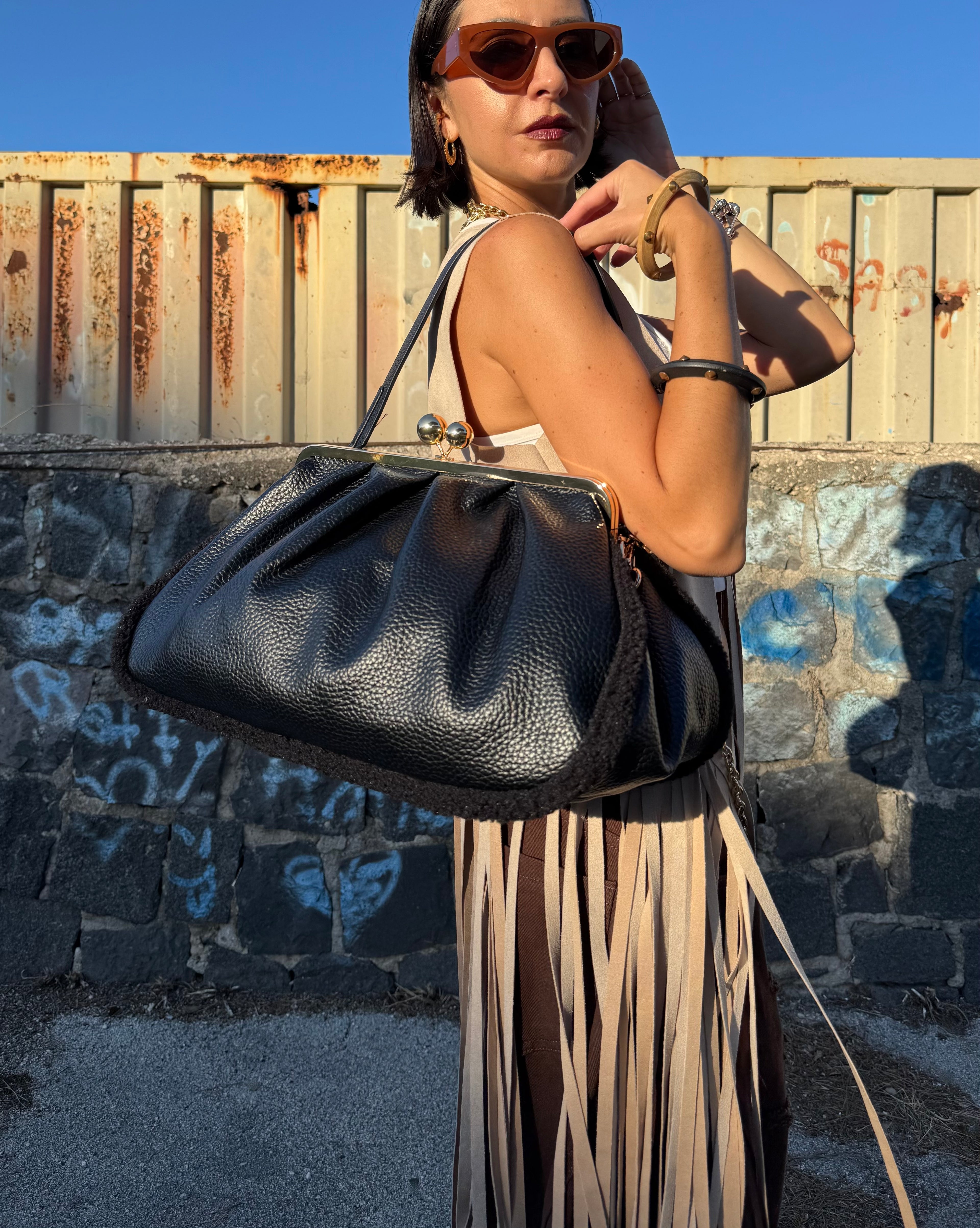 Maxi Clutch Nera – Eleganza senza tempo