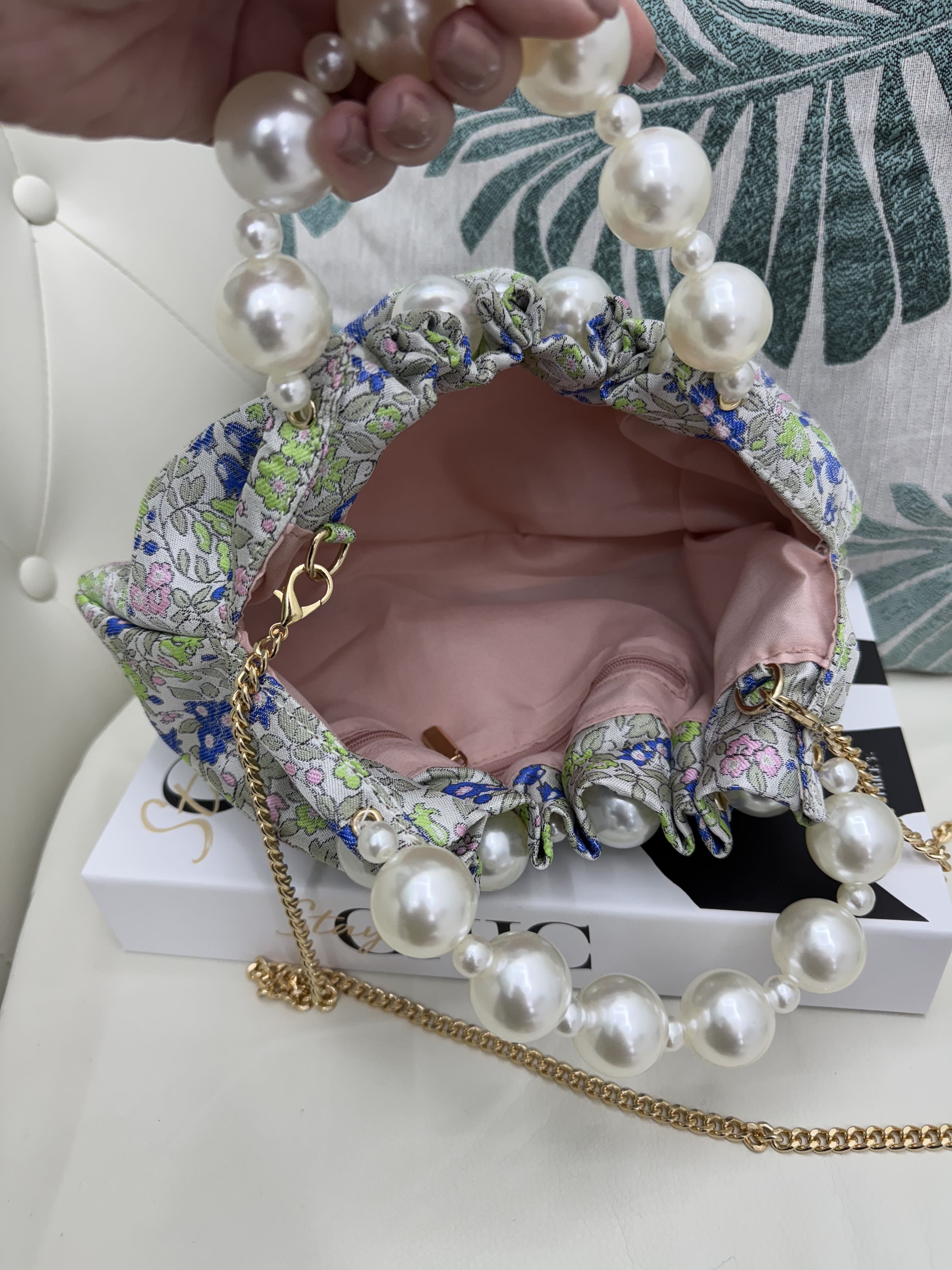 Borsa con manici in perle motivo floreale