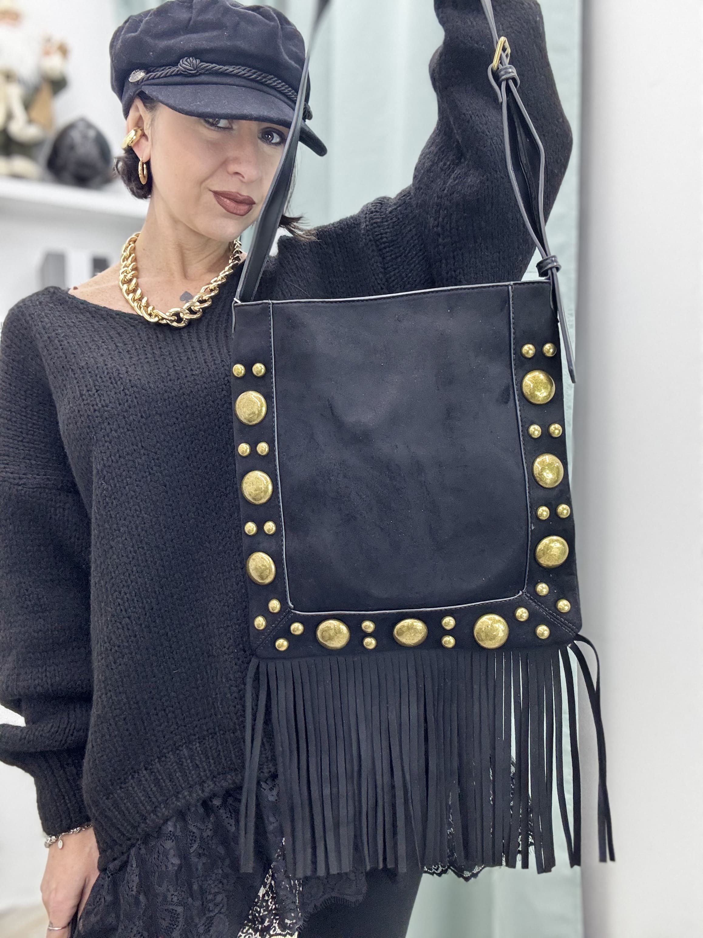 Borsa a spalla con frange e  tracolla regolabile in similpelle e Alcantara