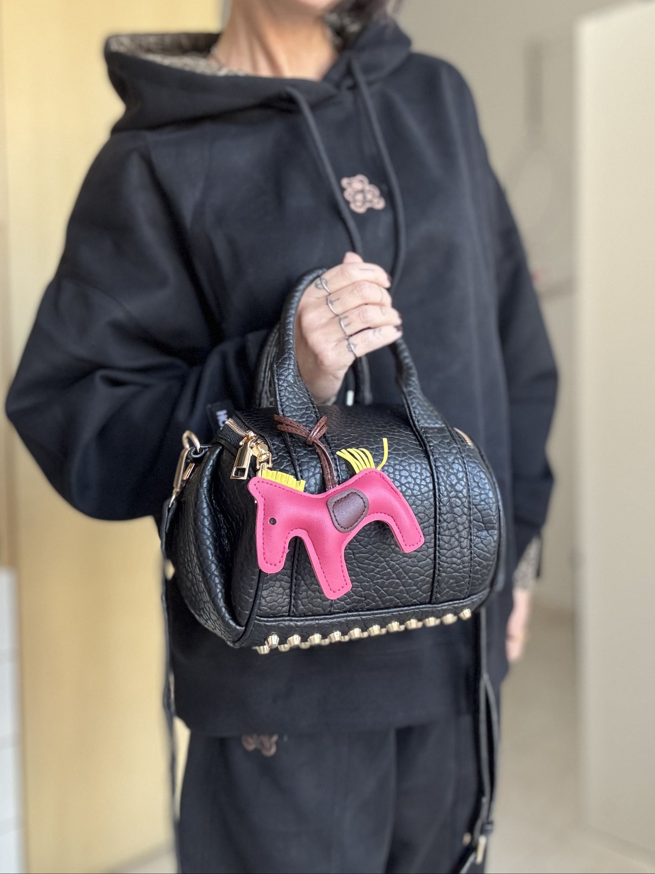 Borsa a Tracolla Media in Similpelle Martellata Top Quality – Eleganza e Funzionalità in un Unico Accessorio