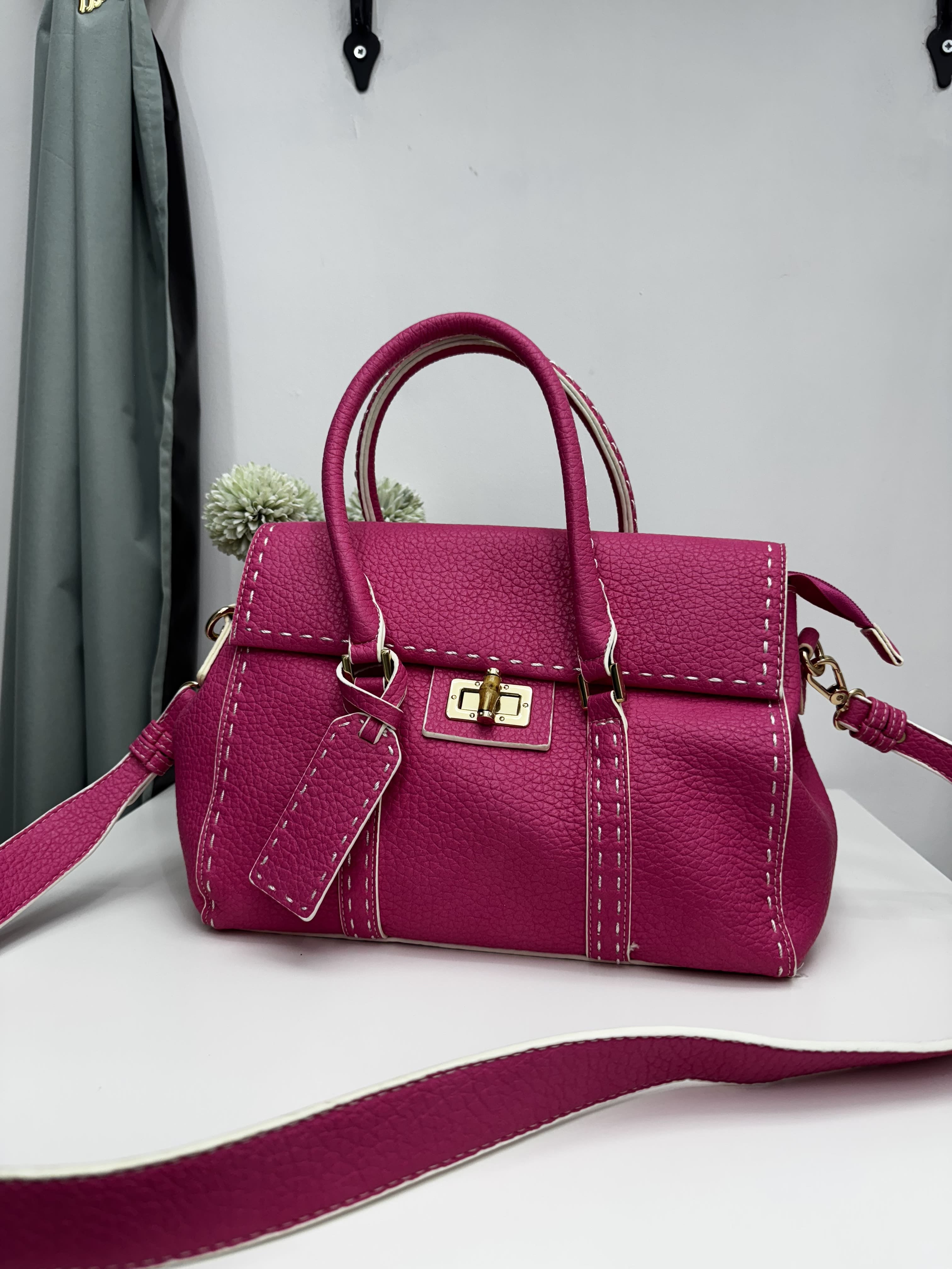 Borsa rosa a mano con doppio manico