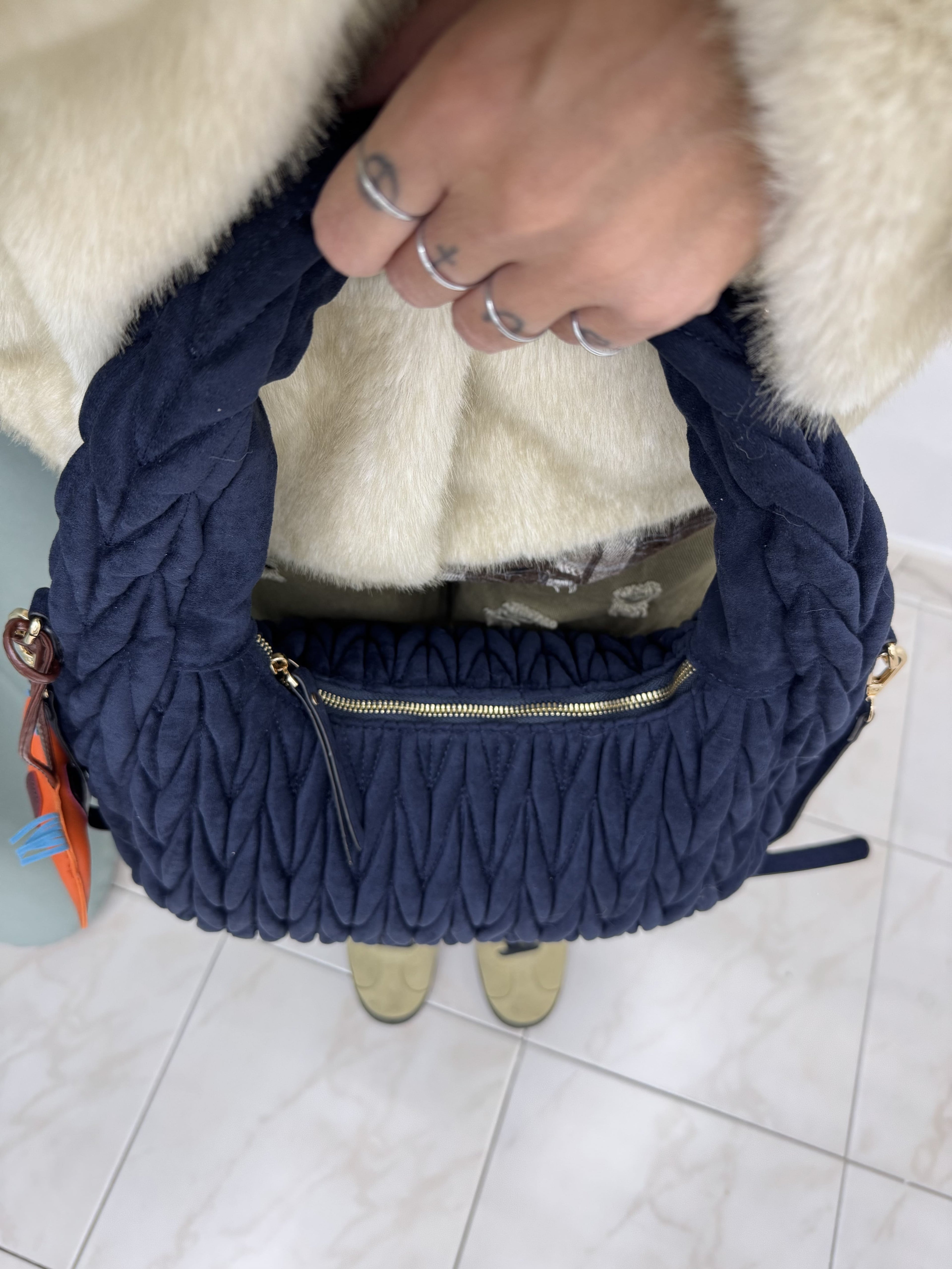 Borsa Tote in Alcantara "Wander" (Blu)– Tracolla Regolabile e Foderata Internamente