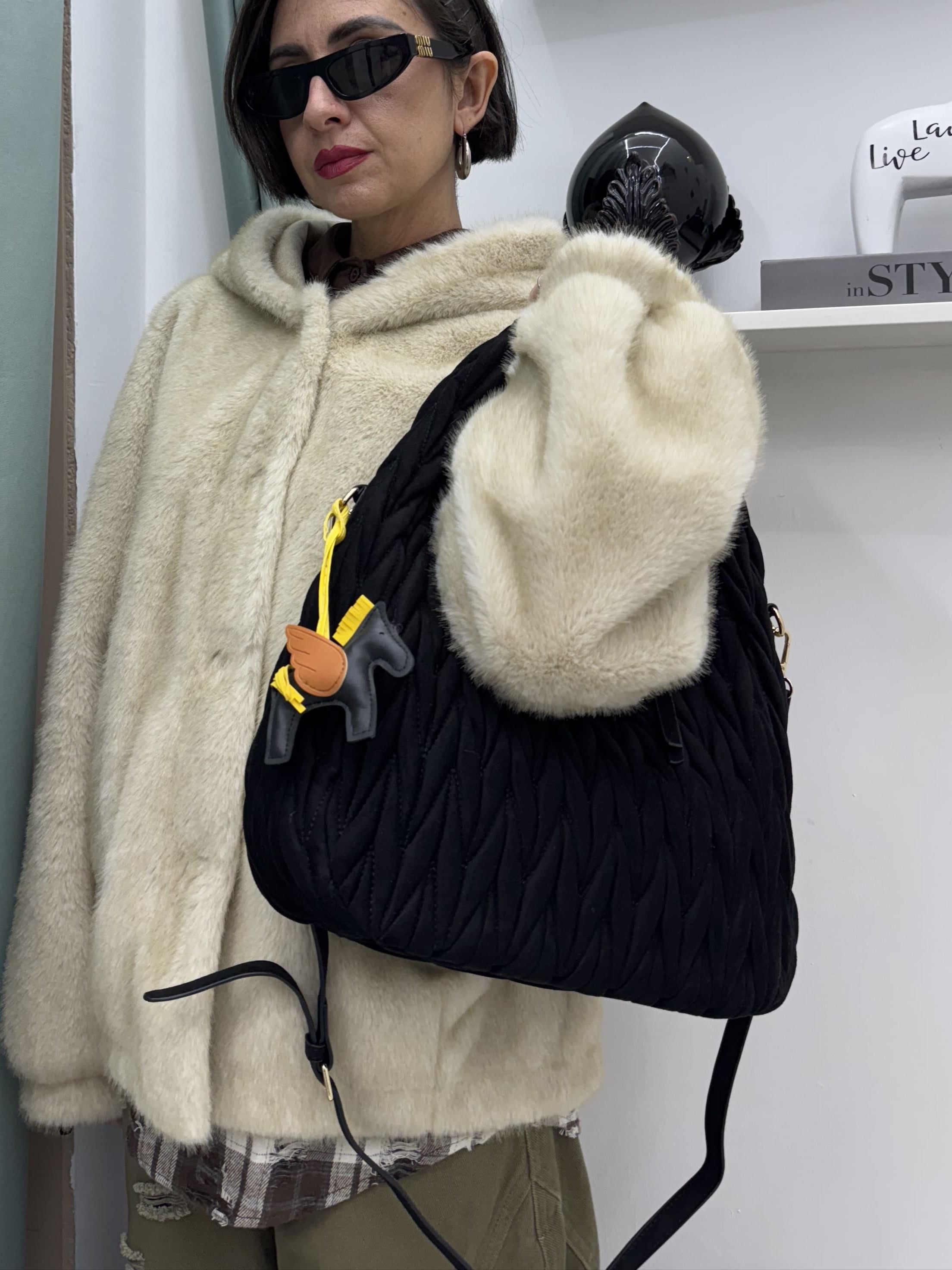 Borsa Tote in Alcantara "Wander" (Nera)– Tracolla Regolabile e Foderata Internamente