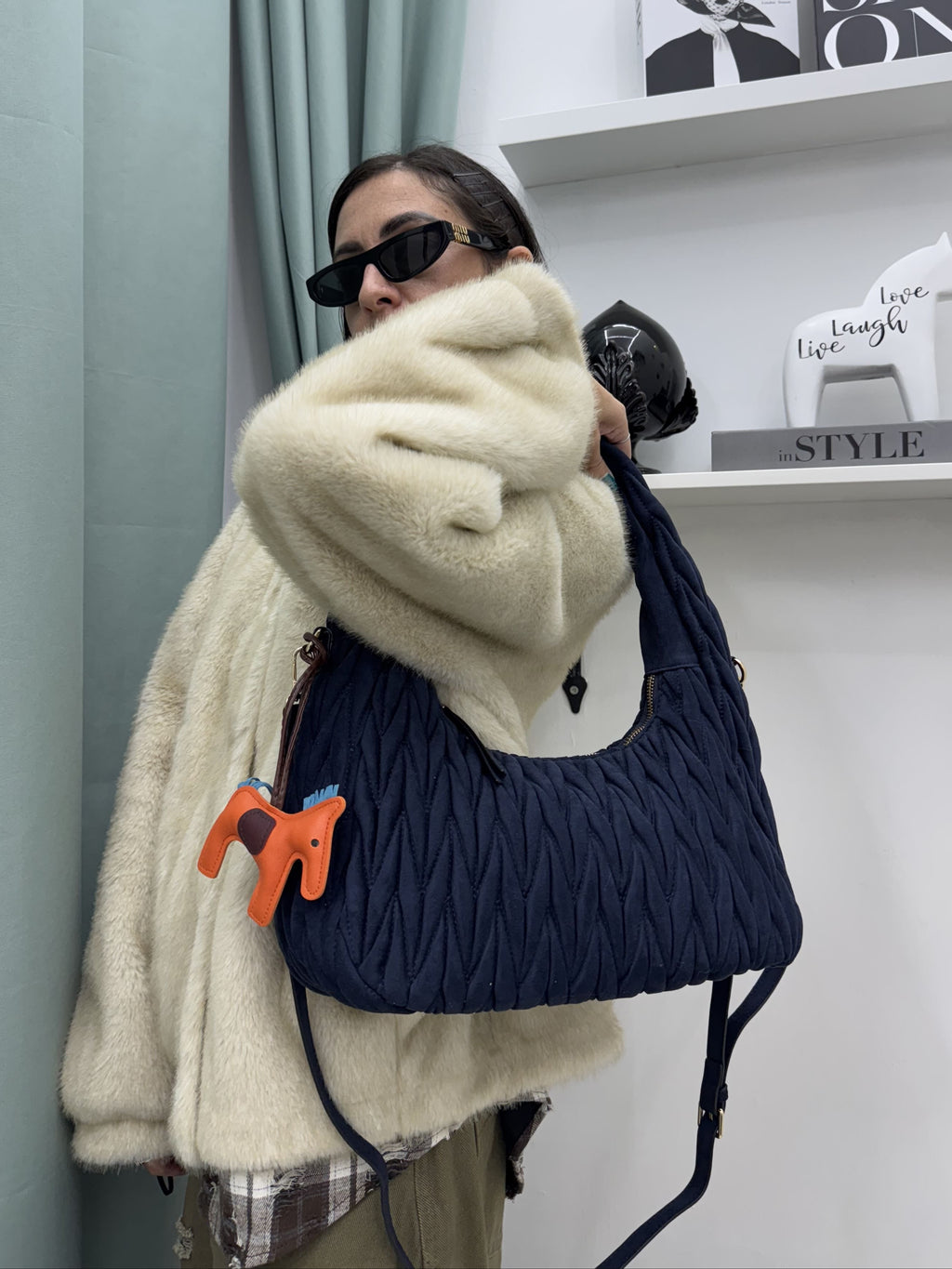 Borsa Tote in Alcantara "Wander" (Blu)– Tracolla Regolabile e Foderata Internamente