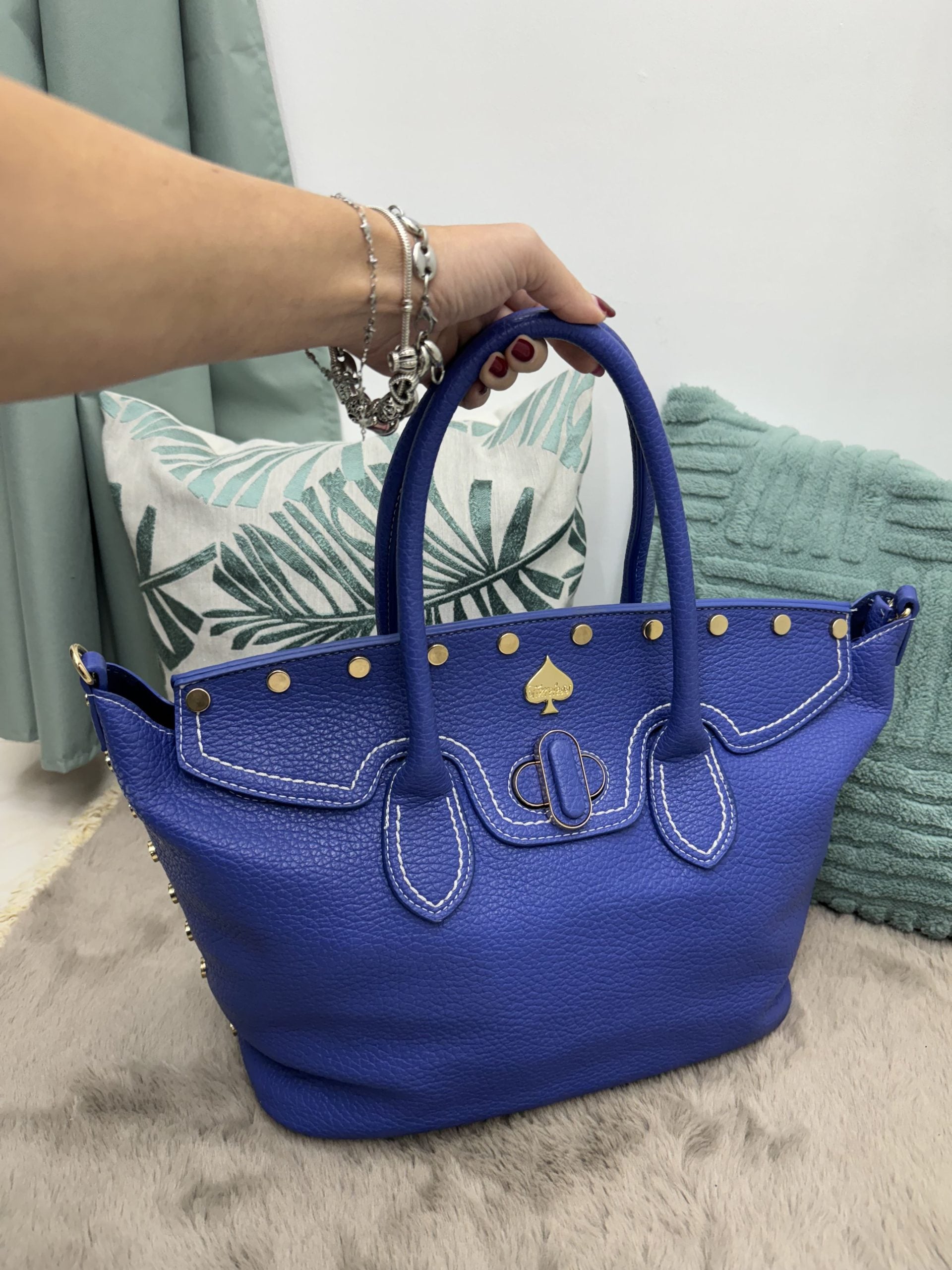 Borsa tote con borchie