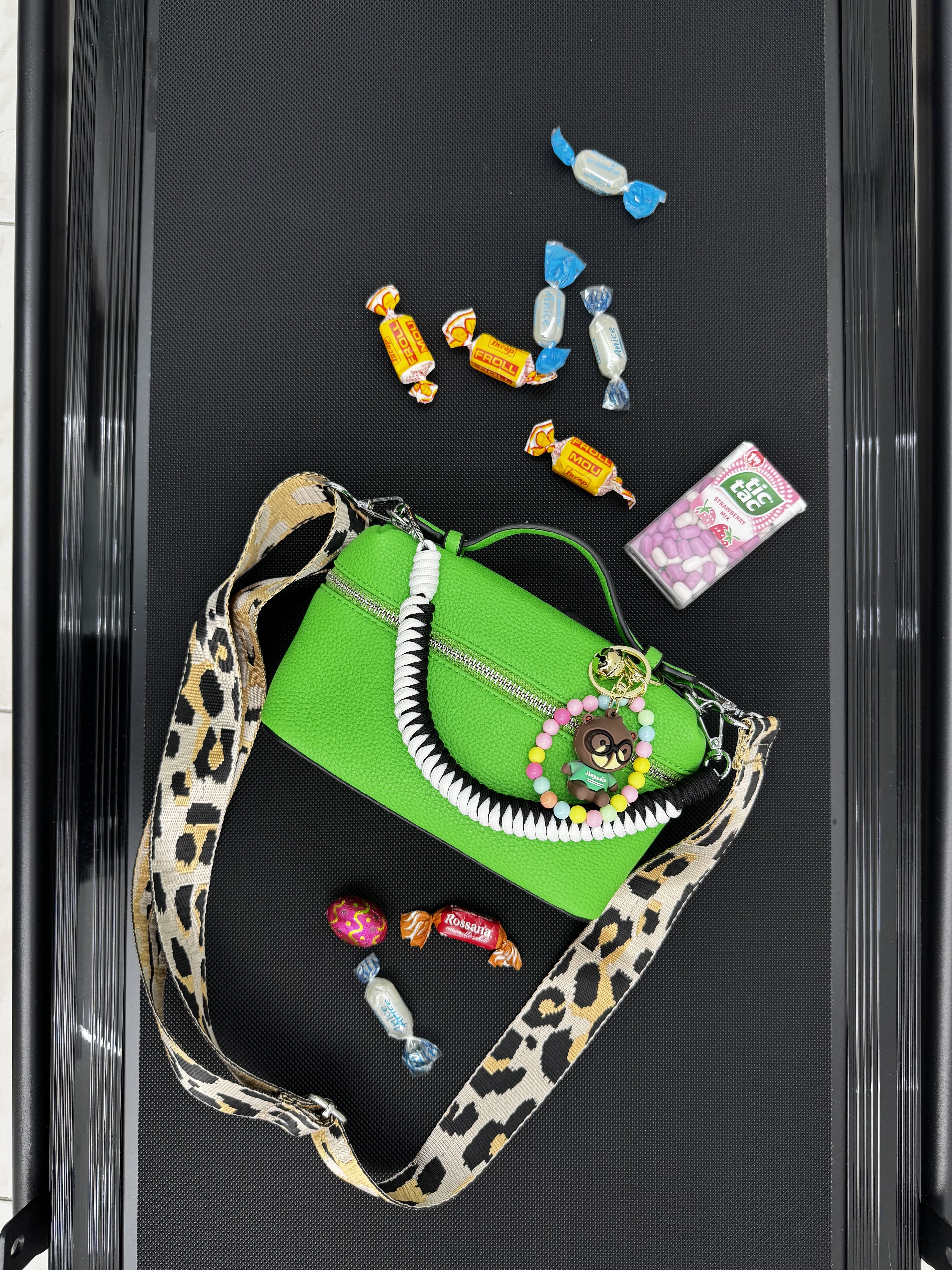 Borsa con tracolla maculata in stoffa e charme