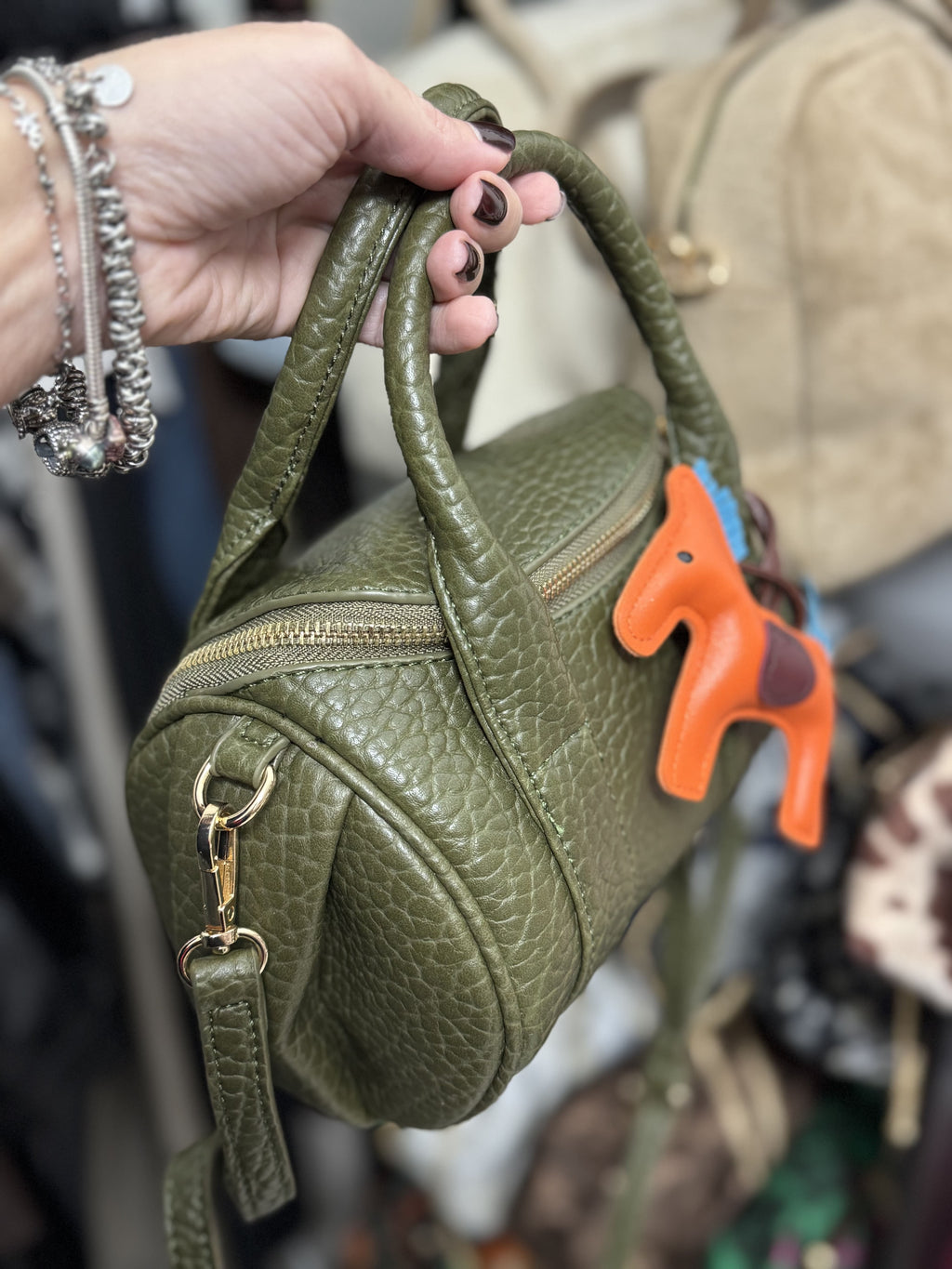 Borsa a Tracolla Media in Similpelle Martellata Top Quality – Eleganza e Funzionalità in un Unico Accessorio