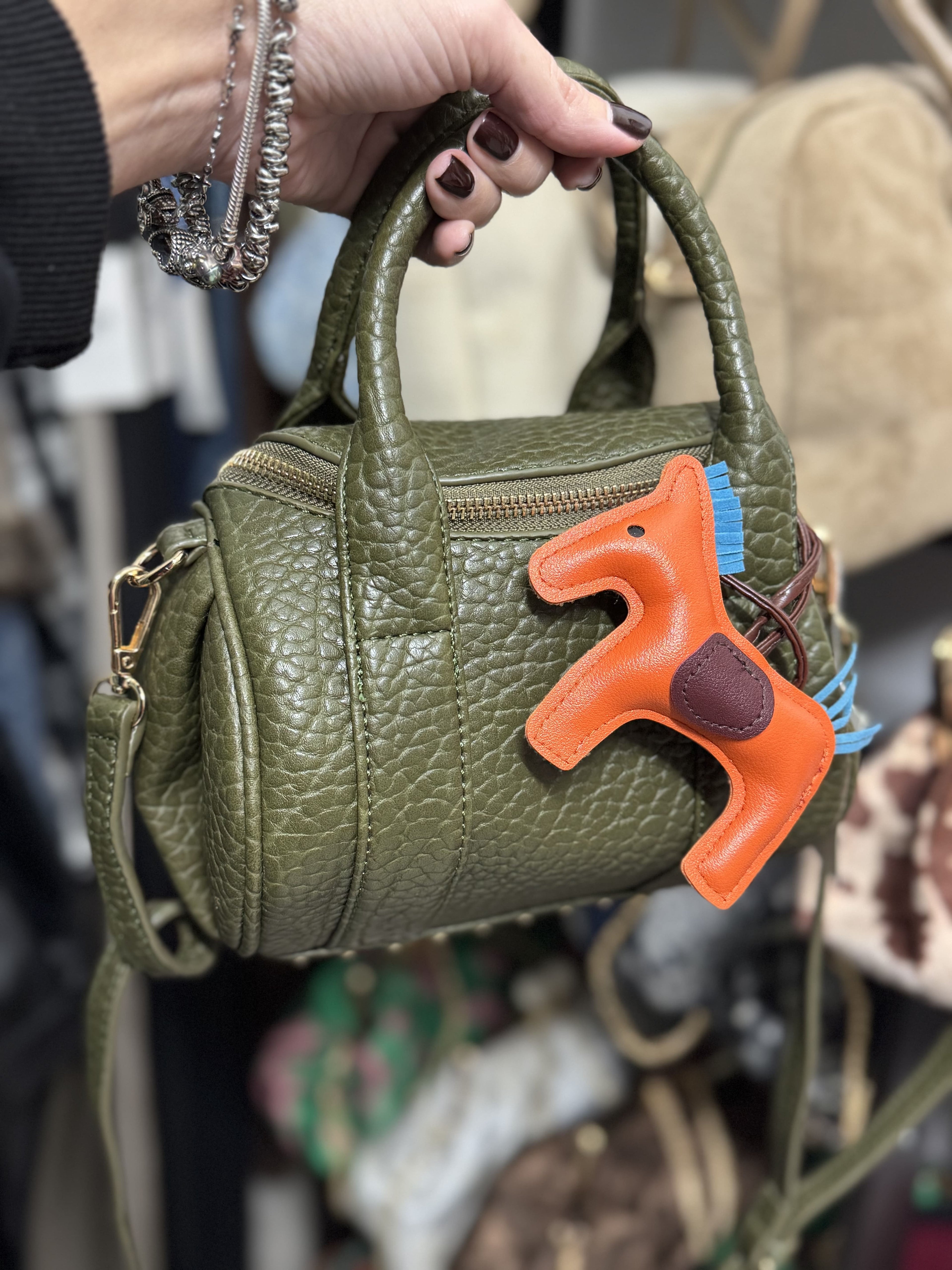 Borsa a Tracolla Media in Similpelle Martellata Top Quality – Eleganza e Funzionalità in un Unico Accessorio