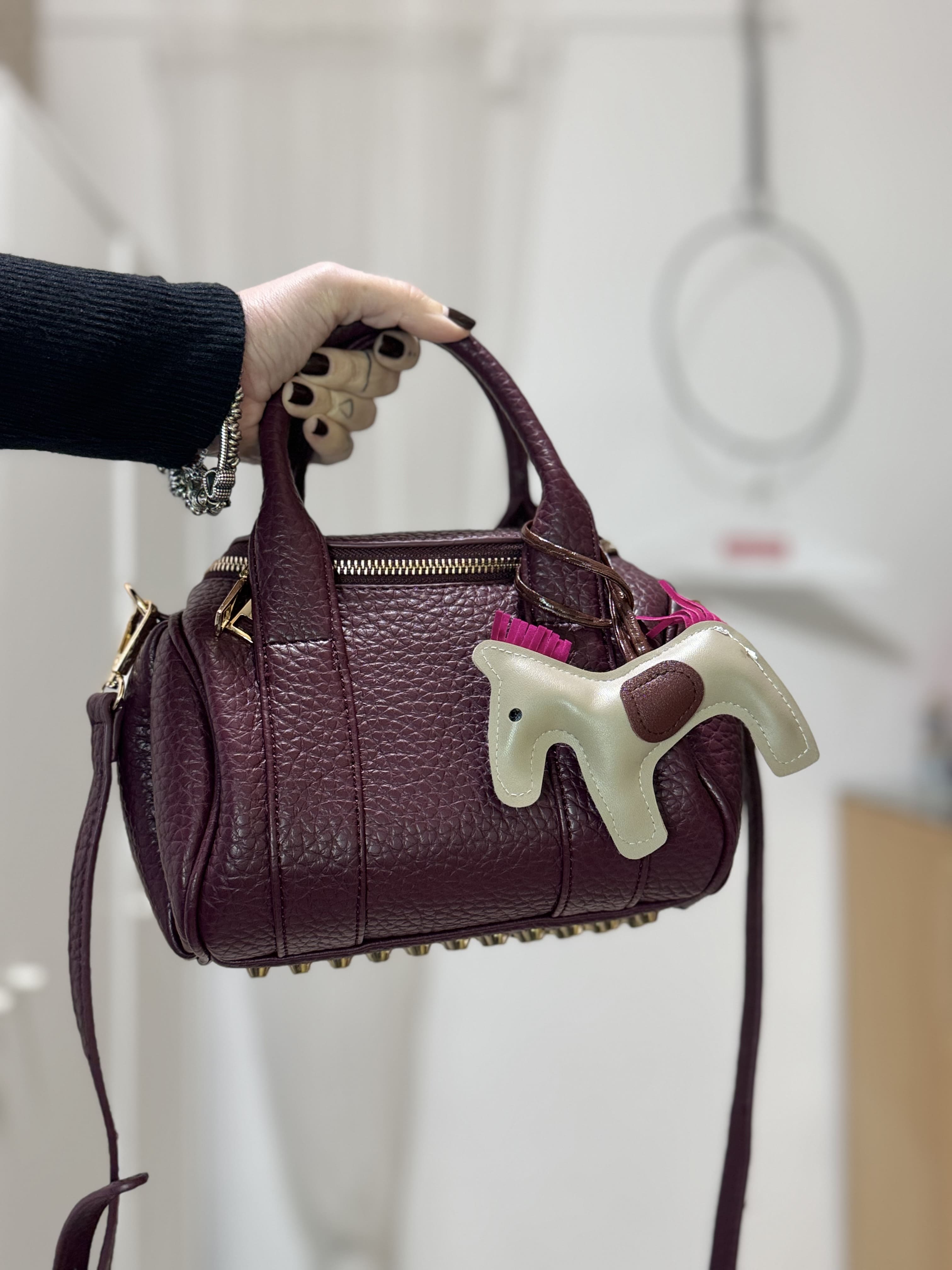 Borsa a Tracolla Media in Similpelle Martellata Top Quality – Eleganza e Funzionalità in un Unico Accessorio