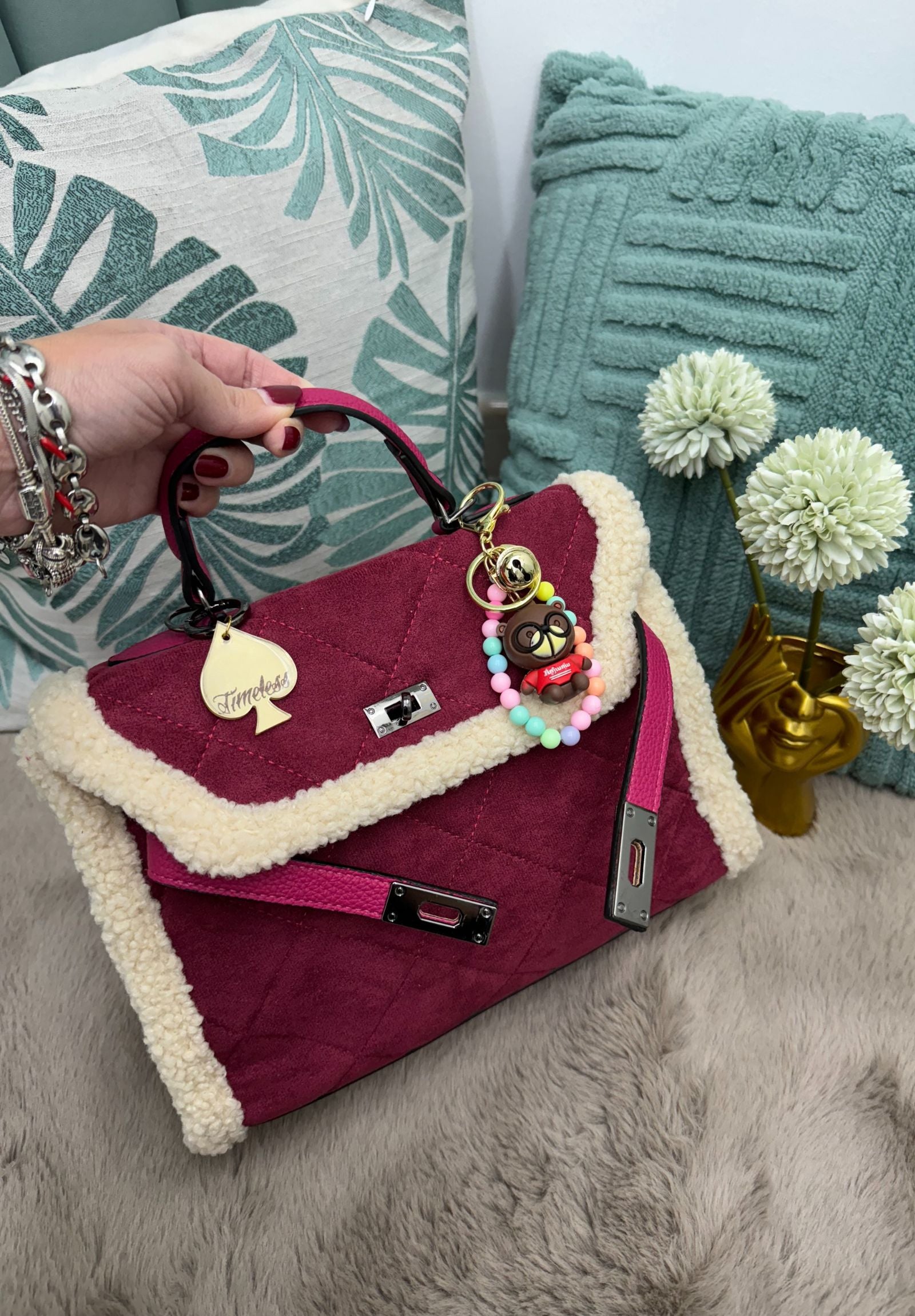 Borsa trapuntata in Alcantara con charmes colorati