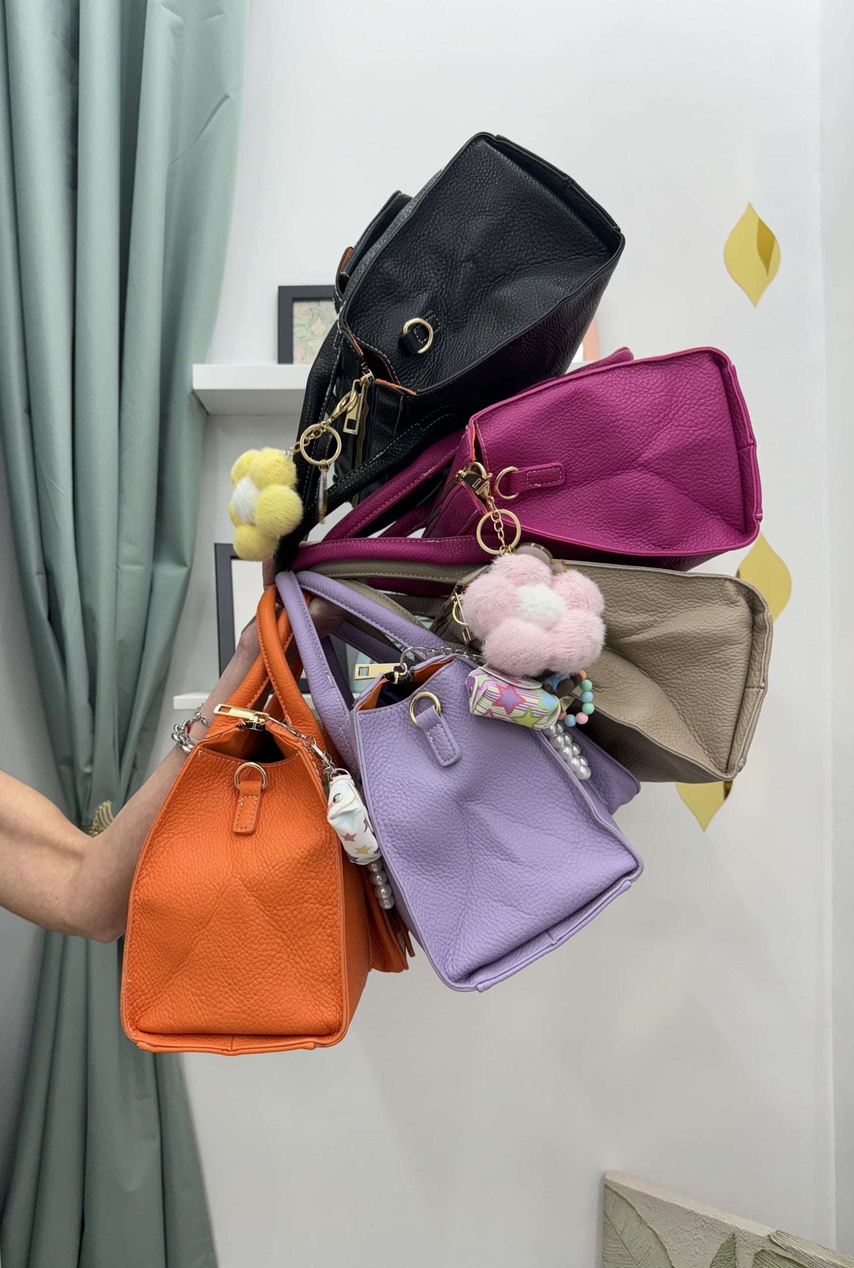Borsa a mano con la tasca davanti