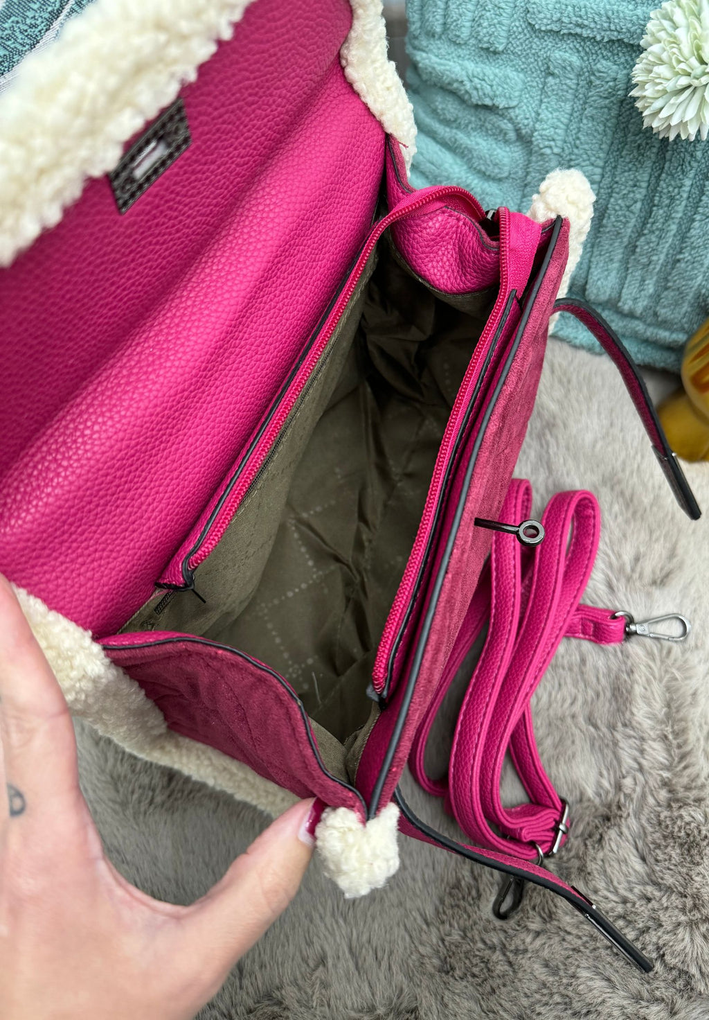 Borsa trapuntata in Alcantara con charmes colorati