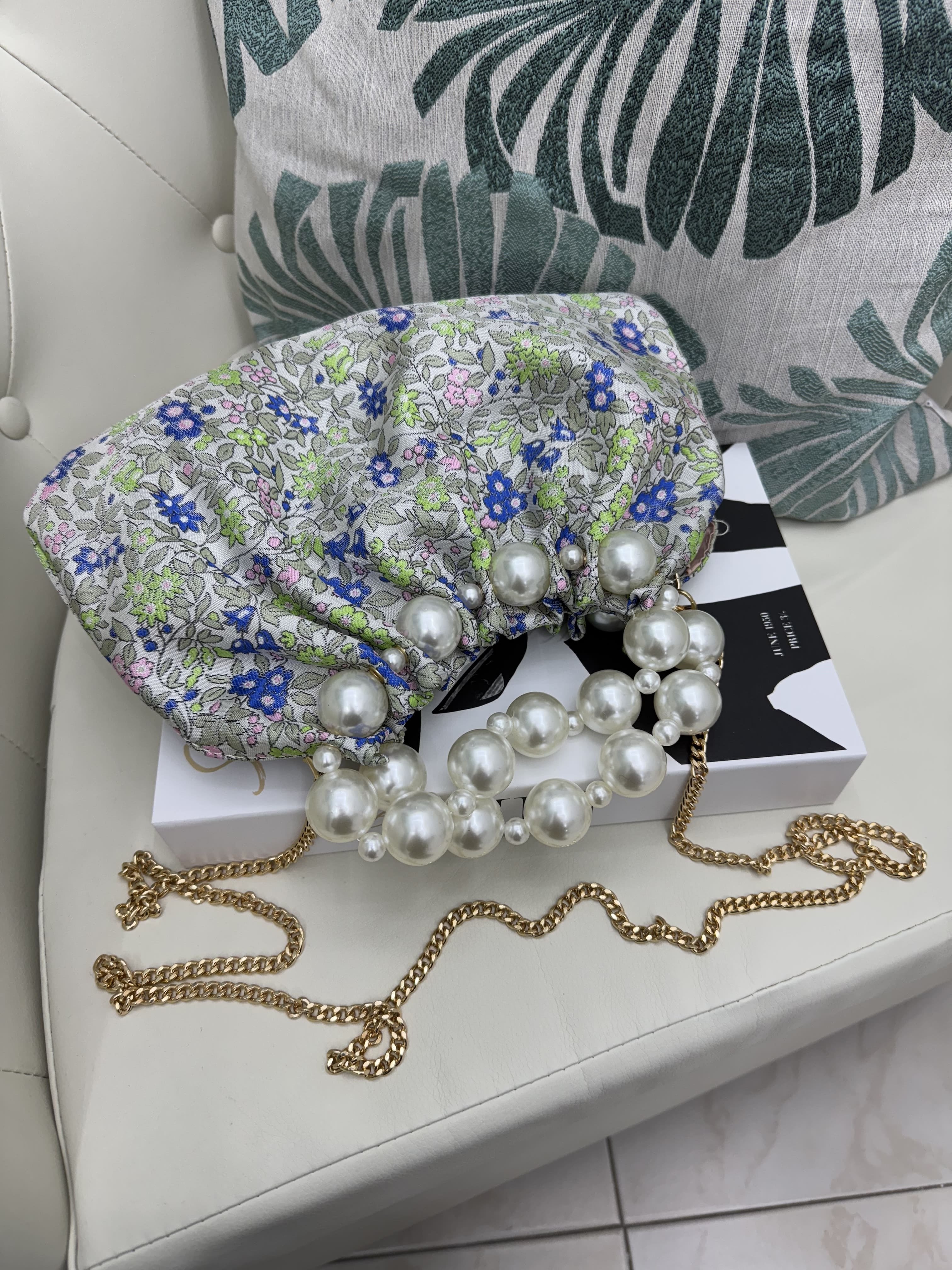 Borsa con manici in perle motivo floreale