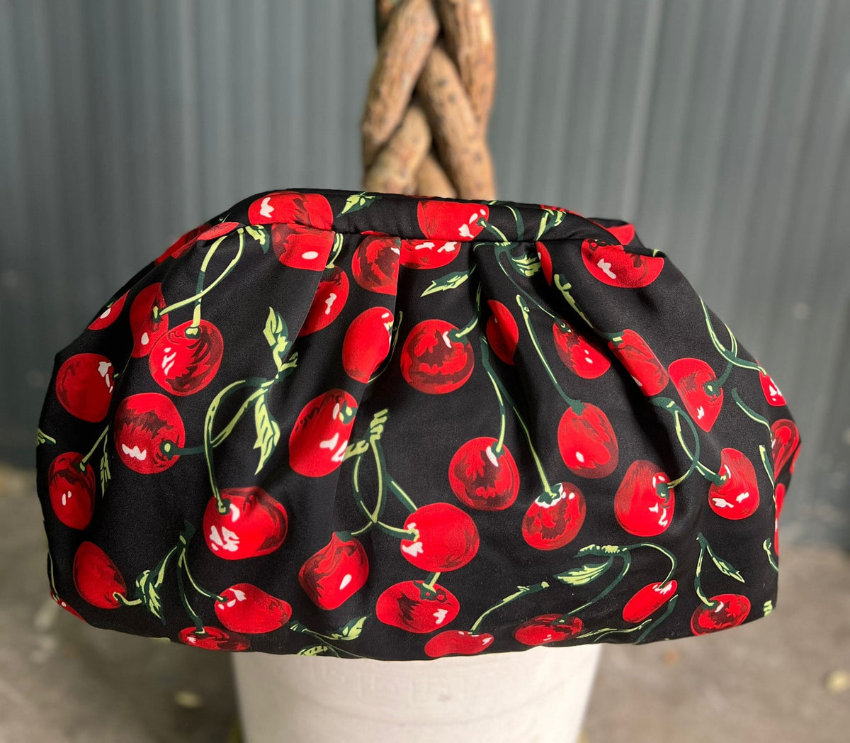 Borsa Clutch Donna in Tessuto Rasato con Tracolla a Catena