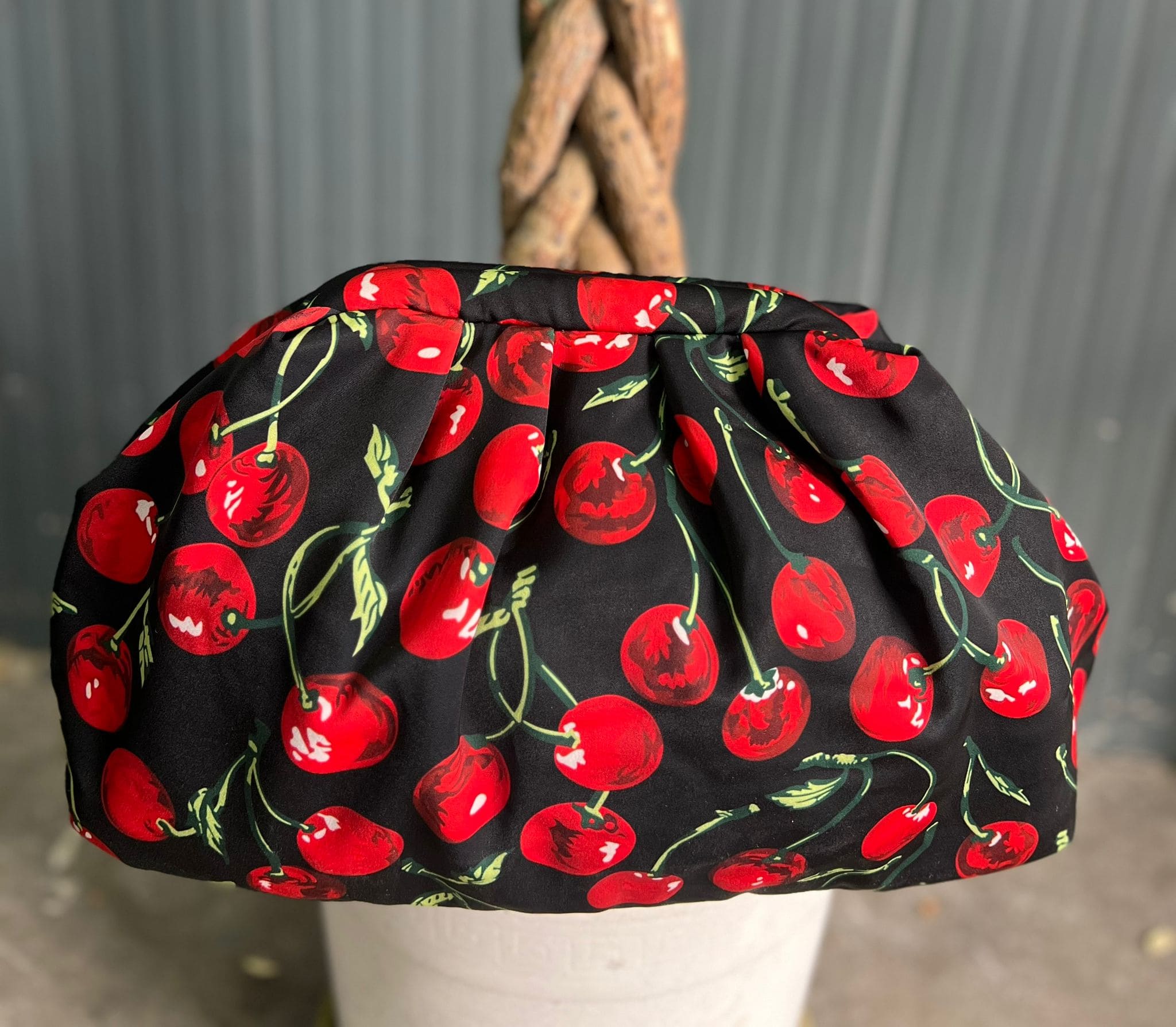 Borsa Clutch Donna in Tessuto Rasato con Tracolla a Catena