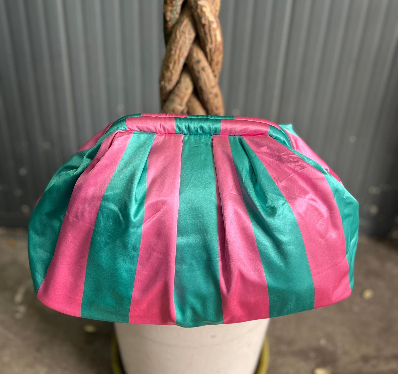 Borsa Clutch Donna in Tessuto Rasato con Tracolla a Catena