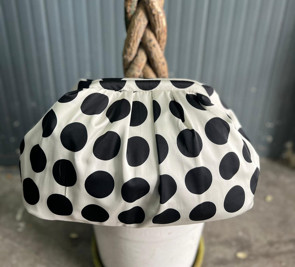 Borsa Clutch Donna in Tessuto Rasato con Tracolla a Catena