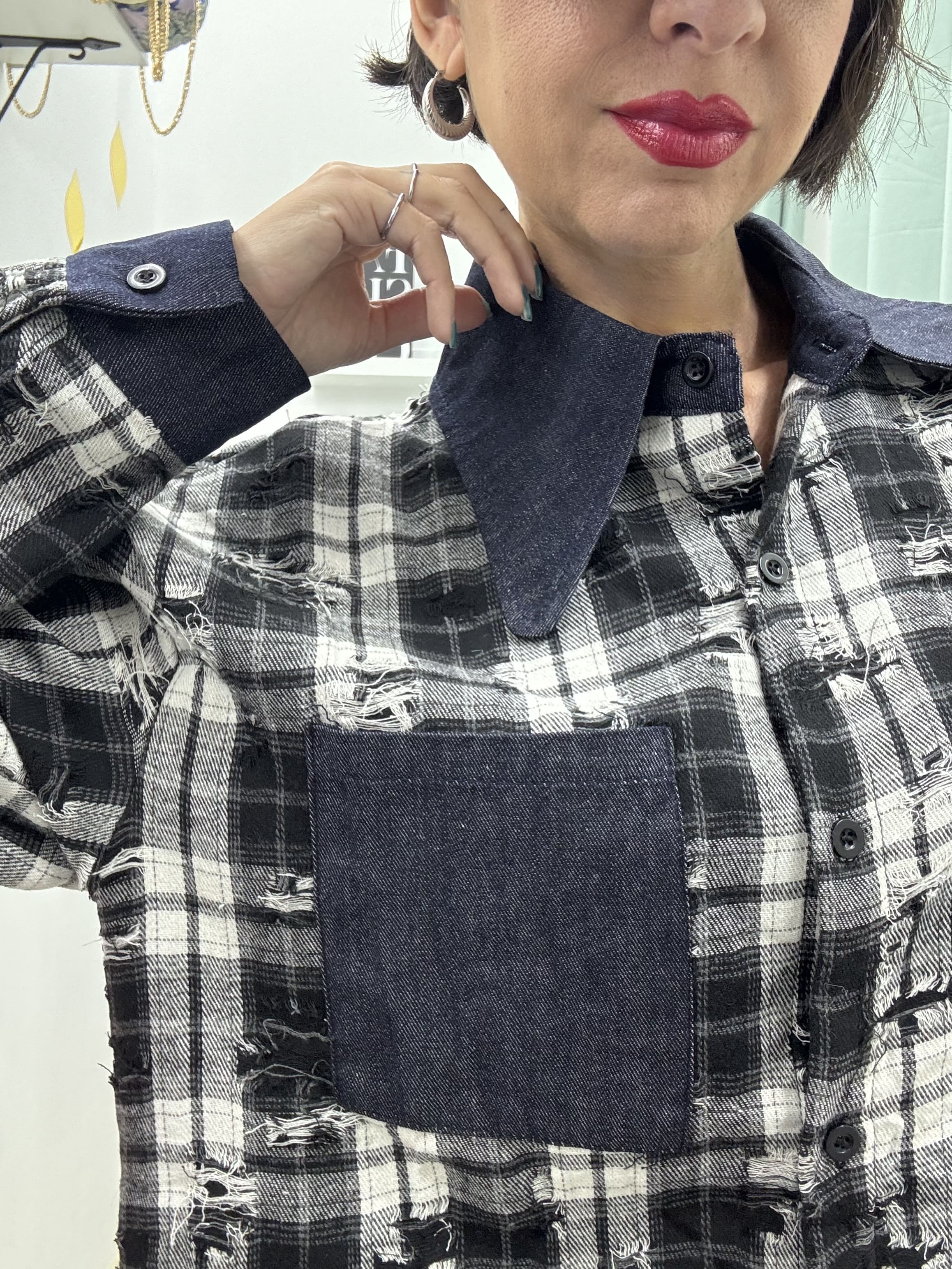 Camicia a Quadri neri e bianchi da Donna – Colletto a Contrasto in denim, Taglia Unica