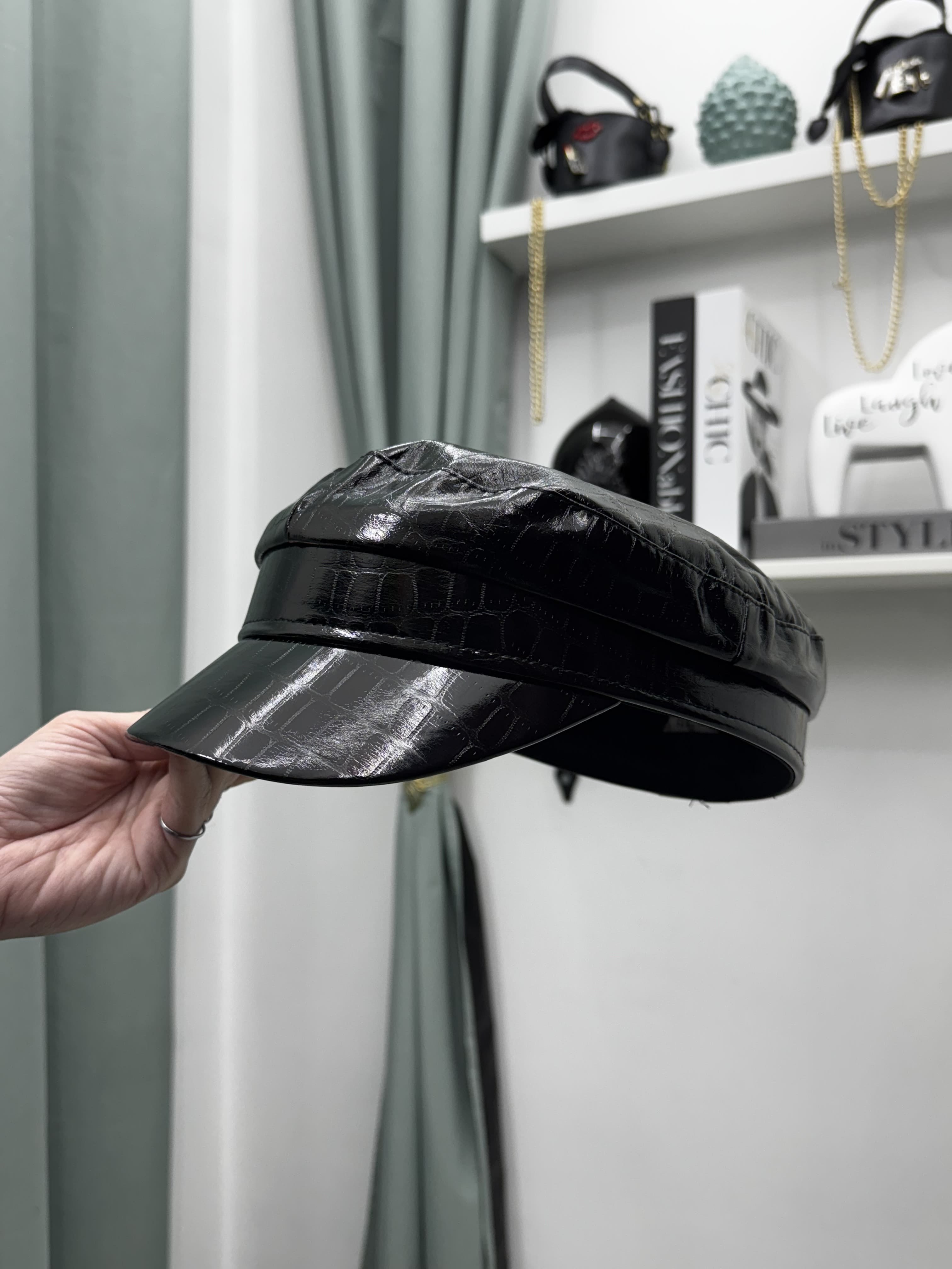 Cappello Baker Boy da donna in similpelle effetto cocco – stile animalier elegante e moderno