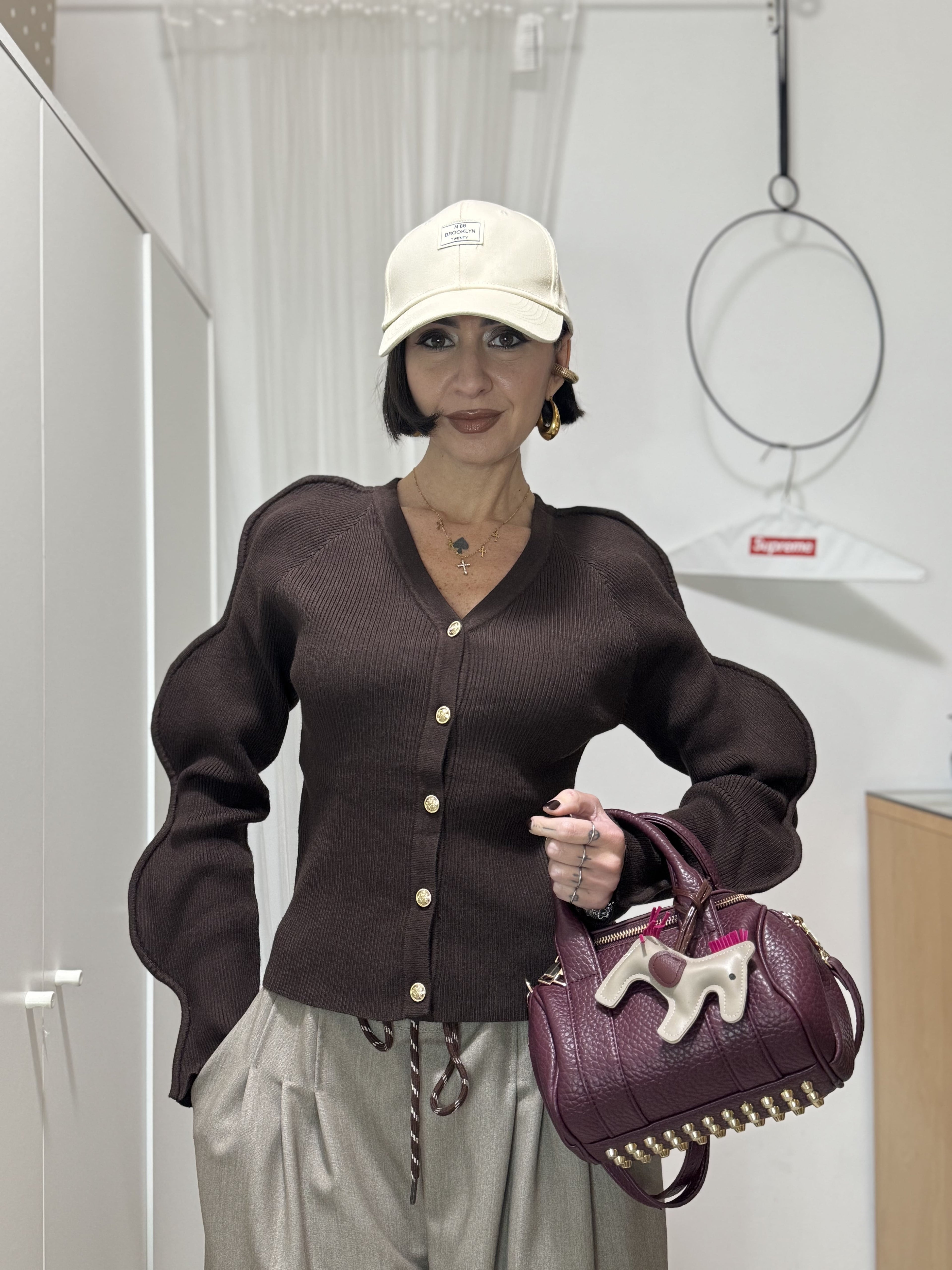 Cardigan a Coste Elasticizzato con Maniche a Onde e Bottoni Dorati