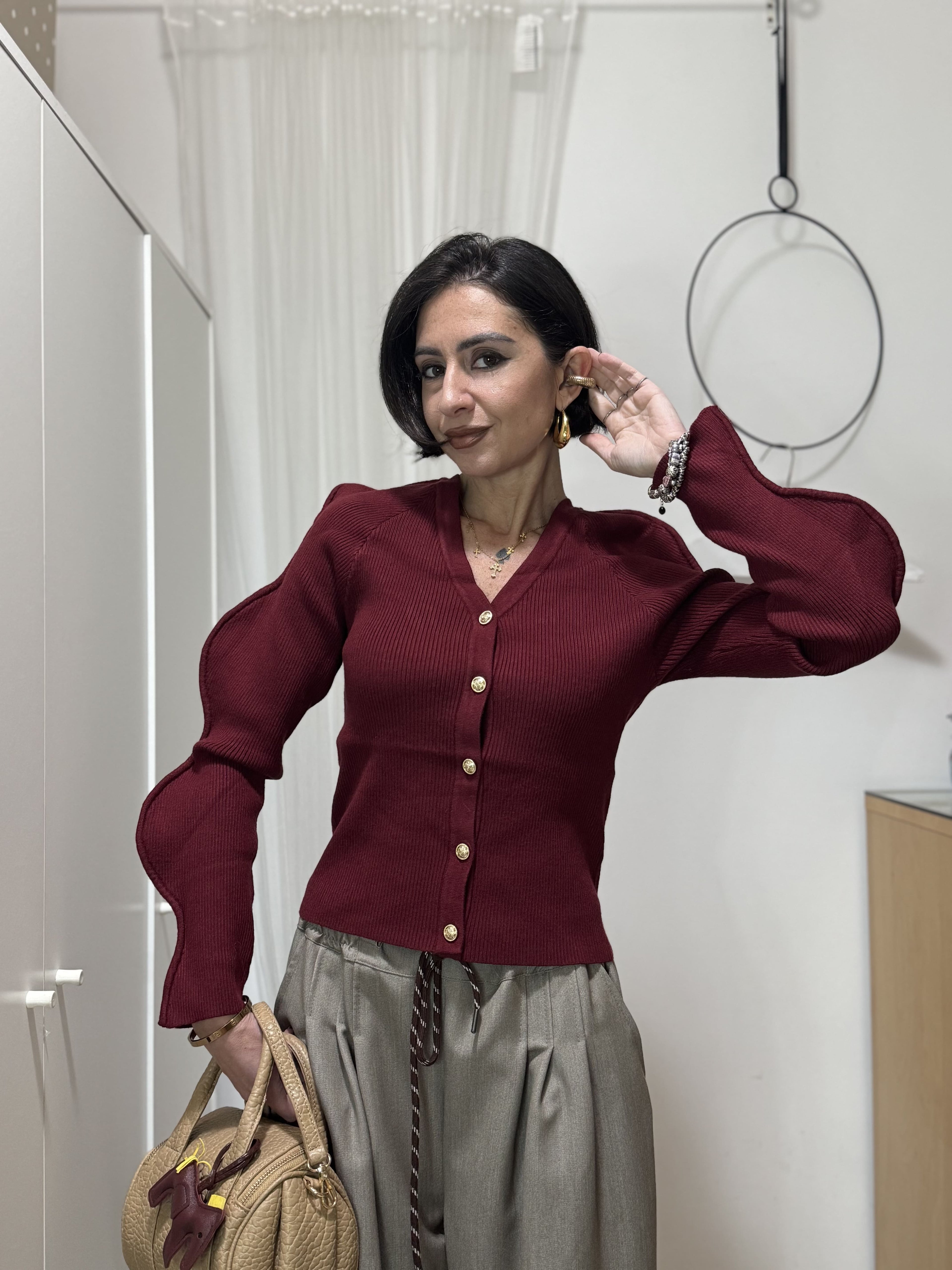 Cardigan a Coste Elasticizzato con Maniche a Onde e Bottoni Dorati