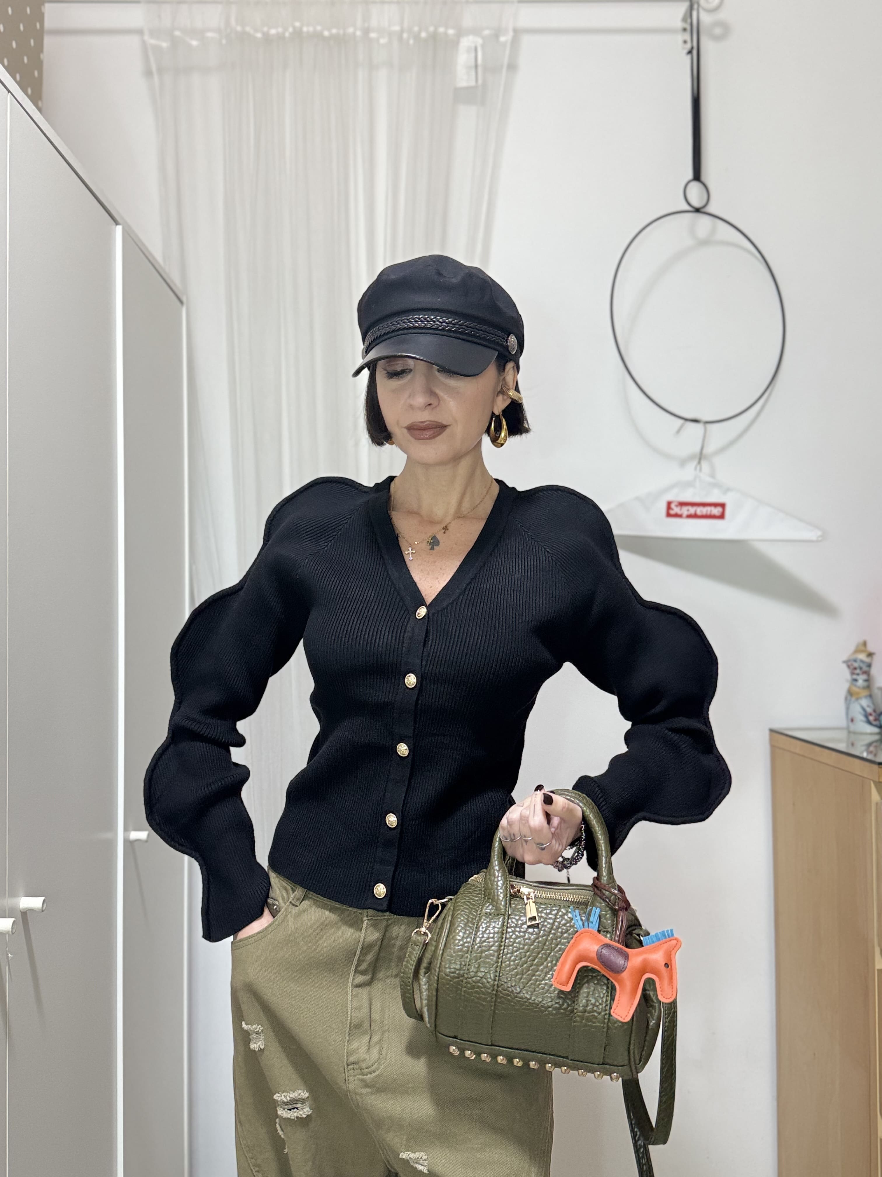 Cardigan a Coste Elasticizzato con Maniche a Onde e Bottoni Dorati