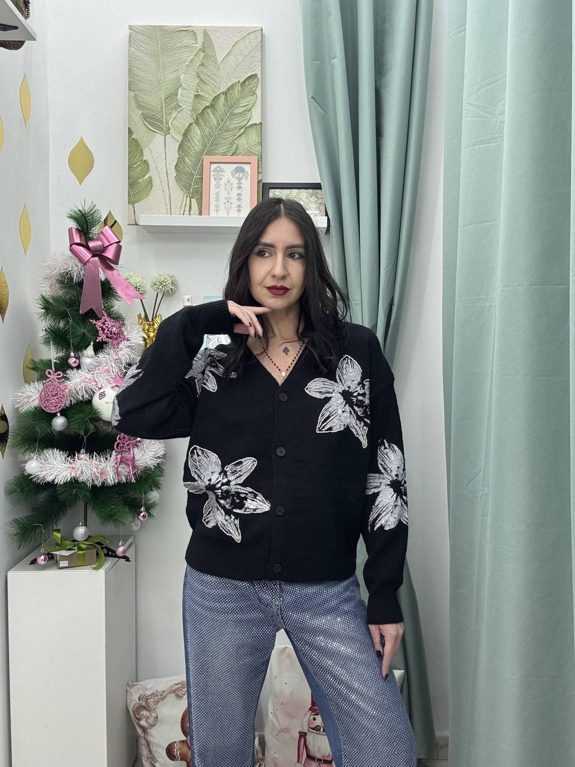 Cardigan in lana con fiori in pittura