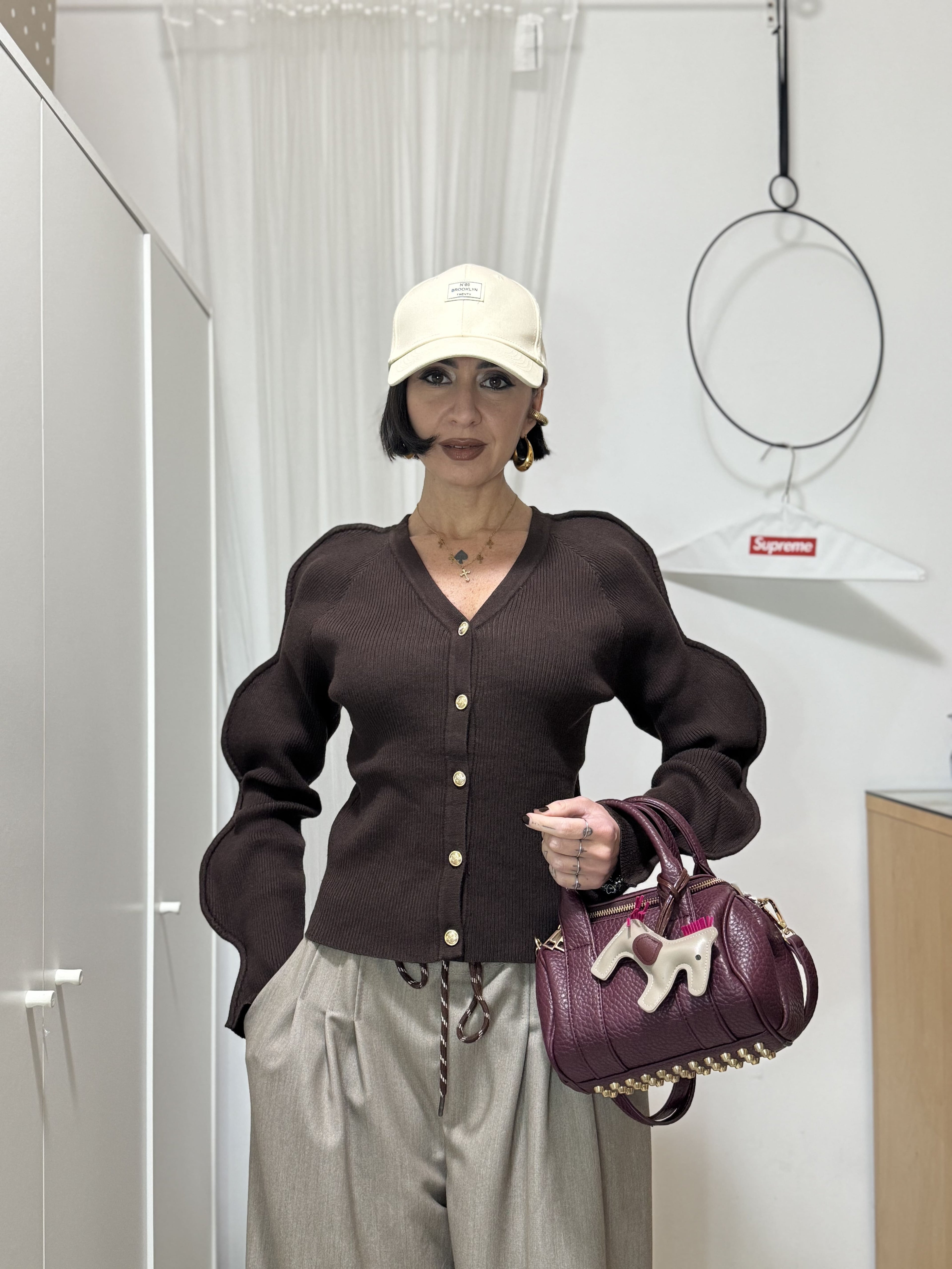 Cardigan a Coste Elasticizzato con Maniche a Onde e Bottoni Dorati