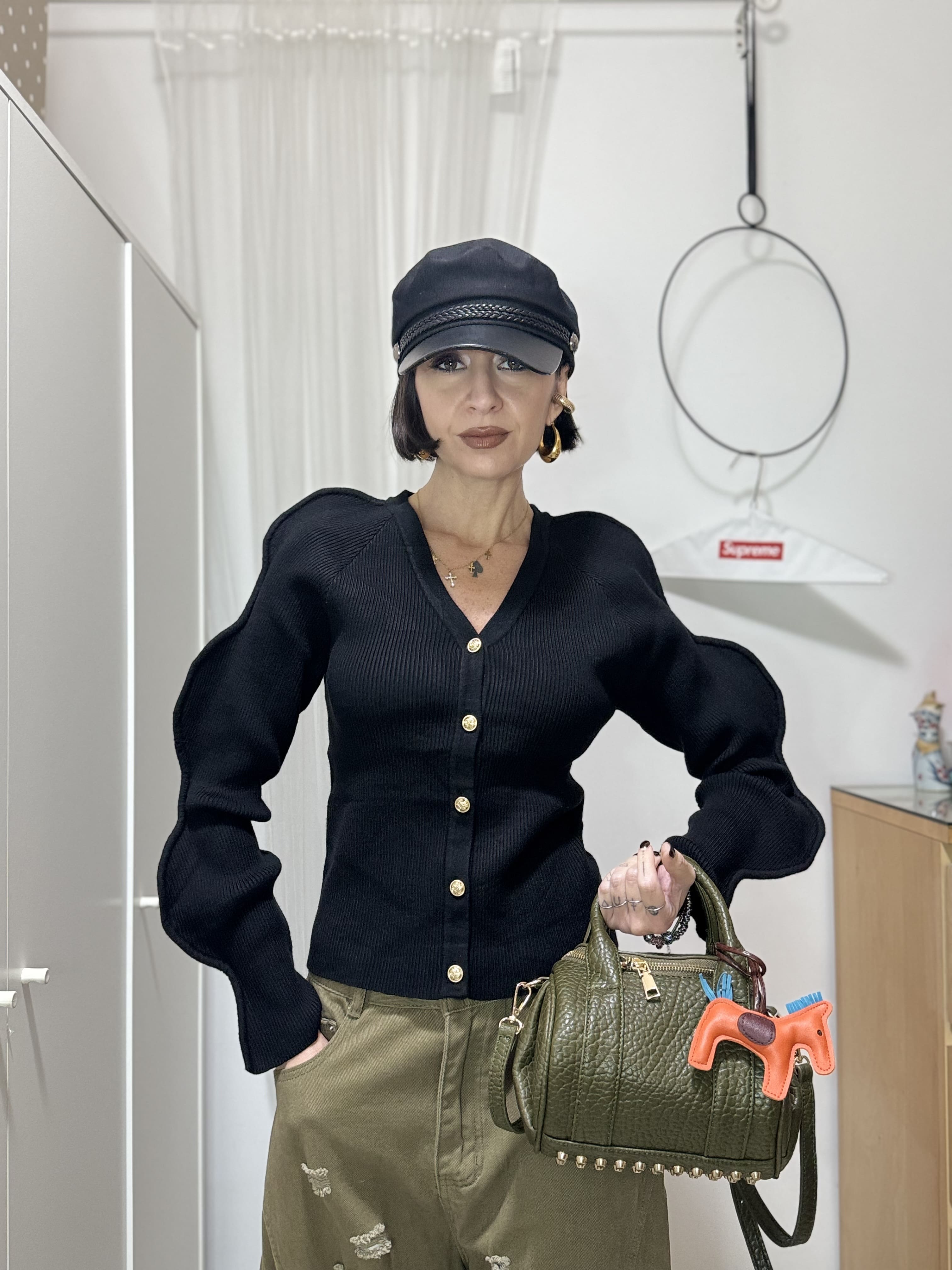 Cardigan a Coste Elasticizzato con Maniche a Onde e Bottoni Dorati