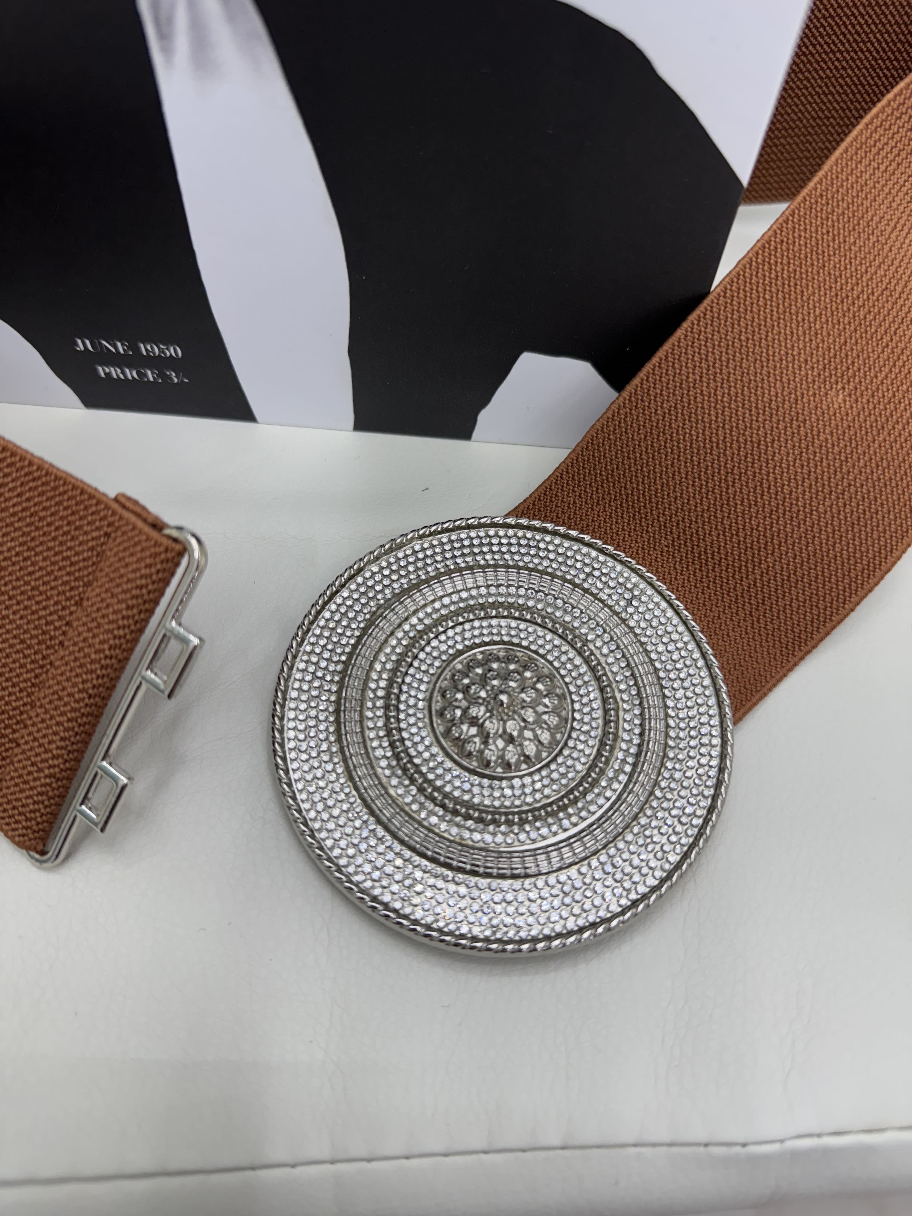 Cintura con fascia elastica e fibbia con strass