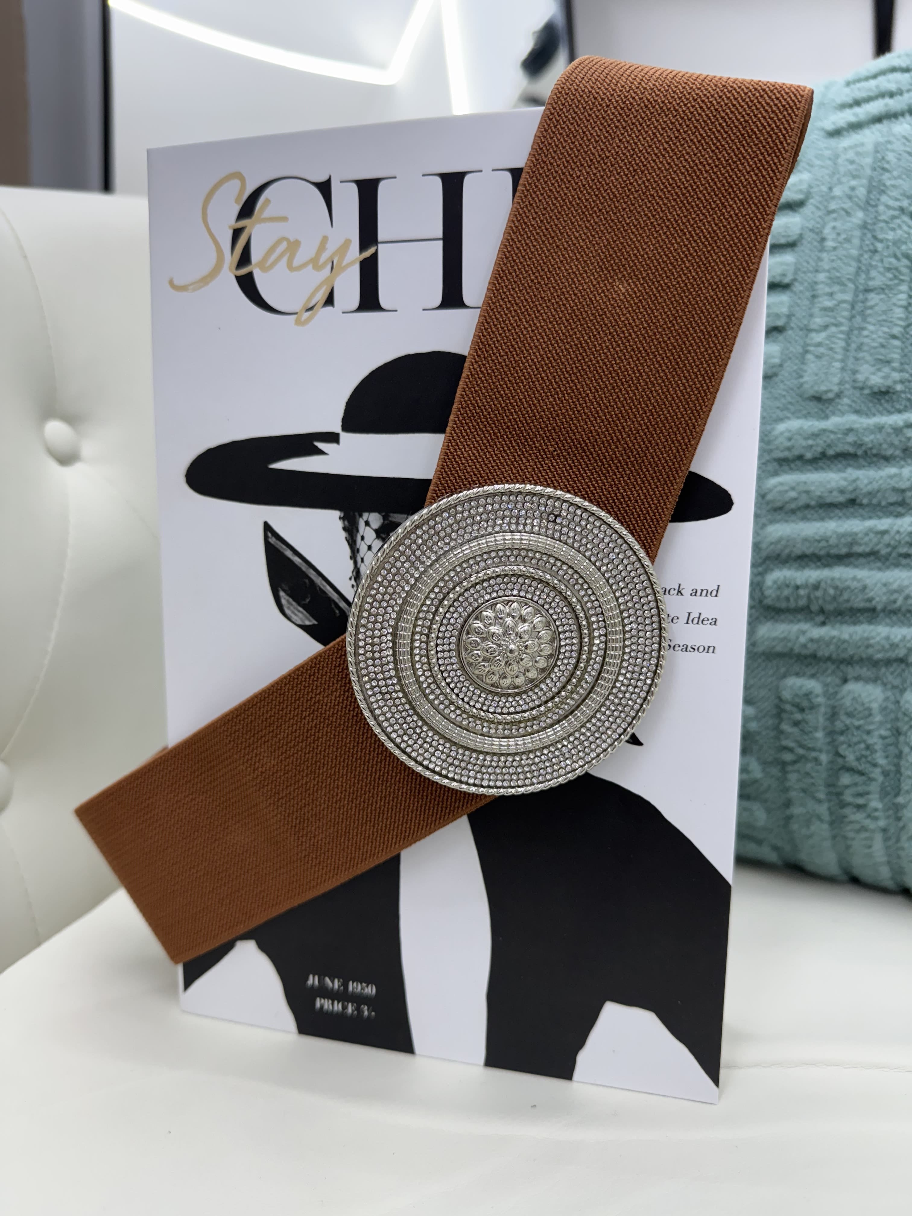 Cintura con fascia elastica e fibbia con strass
