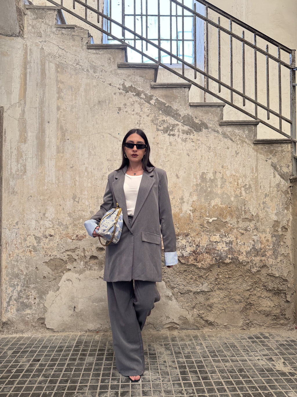 Tailleur con risvolti in tessuto camicia