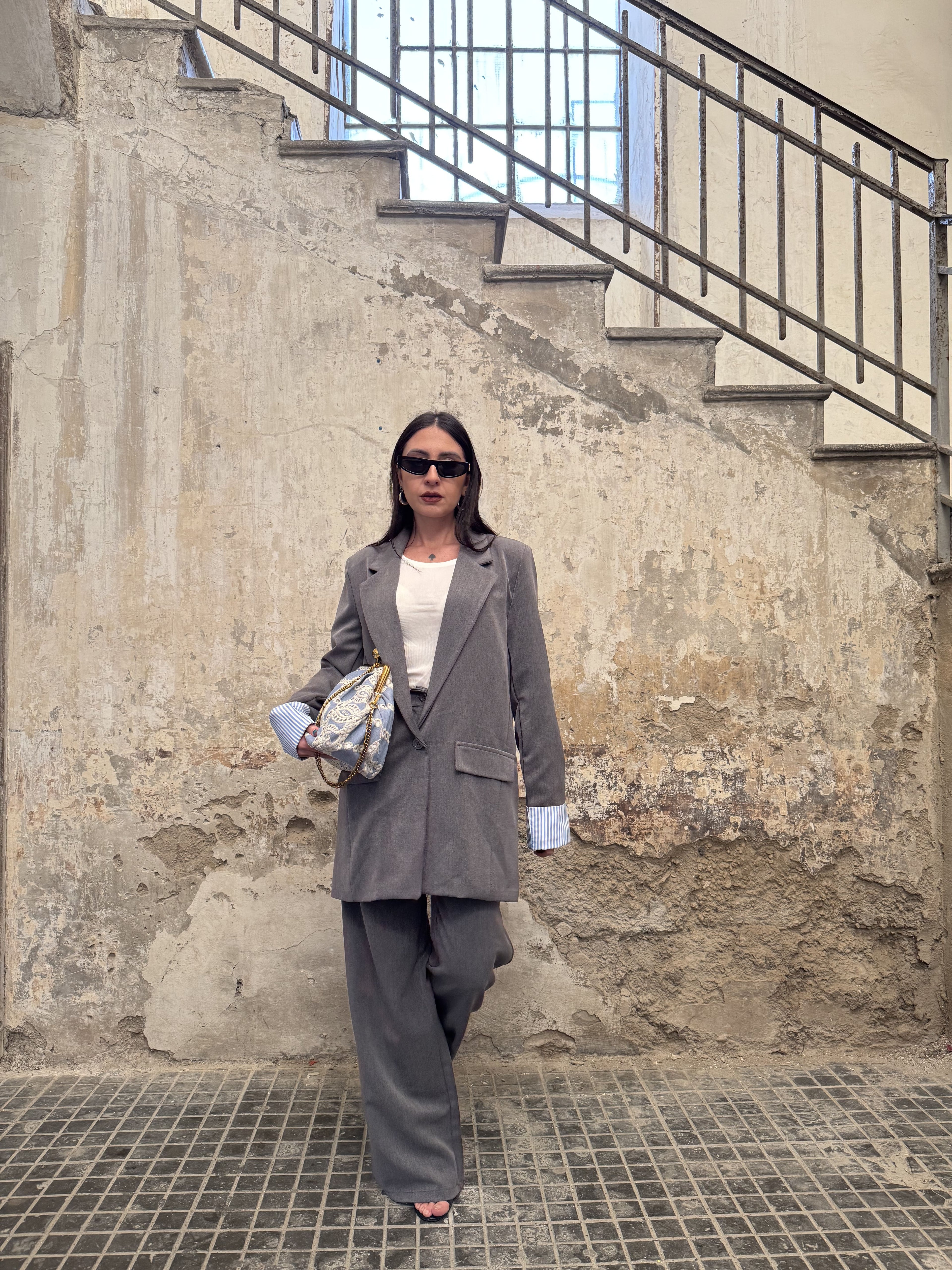 Tailleur con risvolti in tessuto camicia