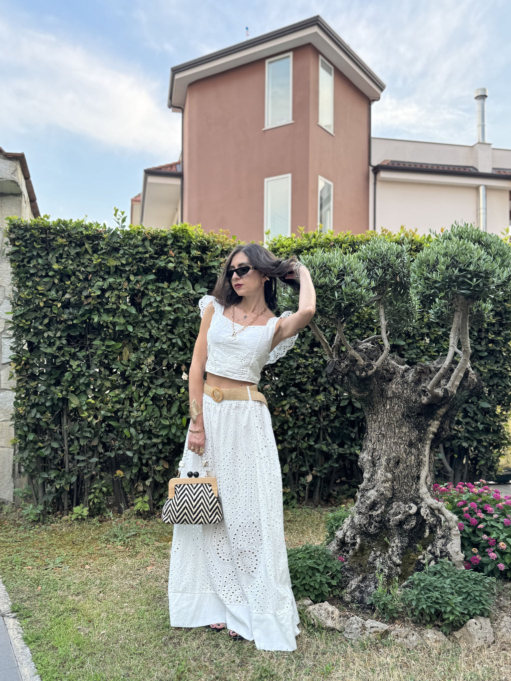 Completo Coordinato in Pizzo Sangallo – Top con Volant e Gonna a Vita Alta per un Look Romantico e Fresco