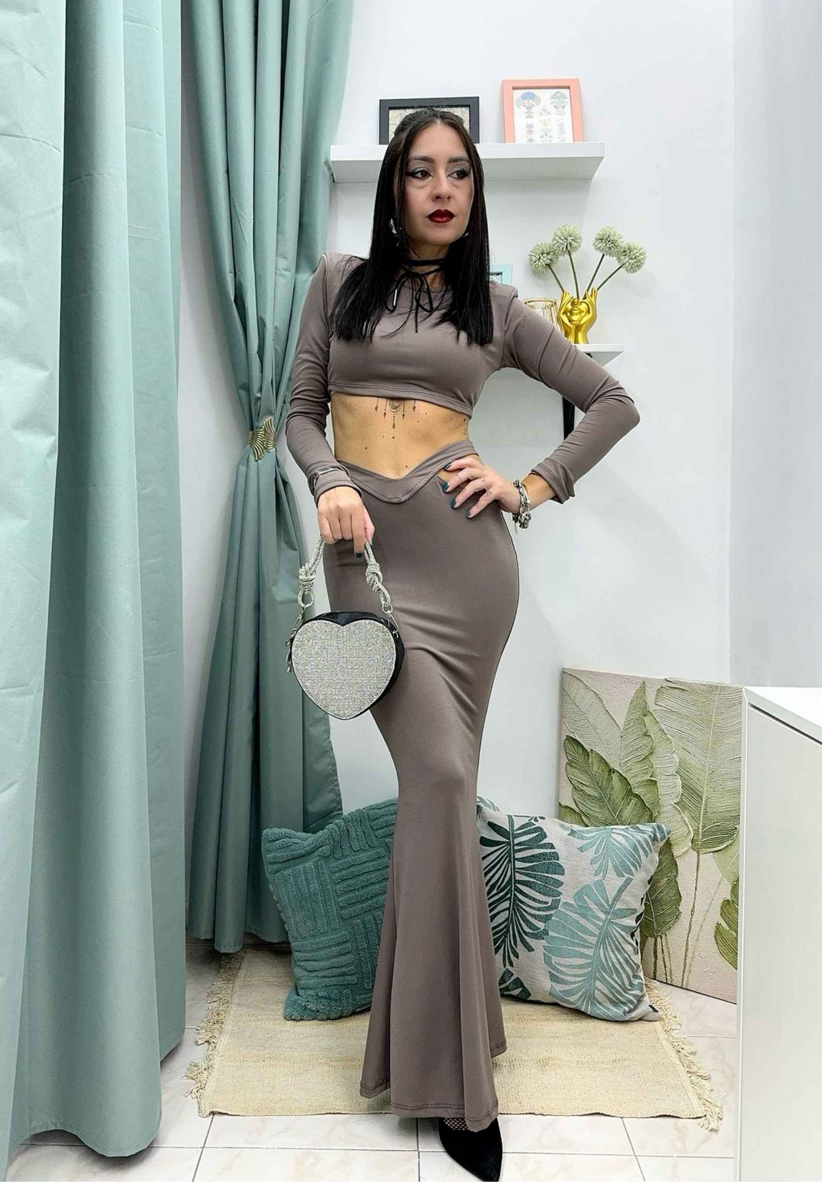 Coordinato aderente maglia e gonna con spacchi
